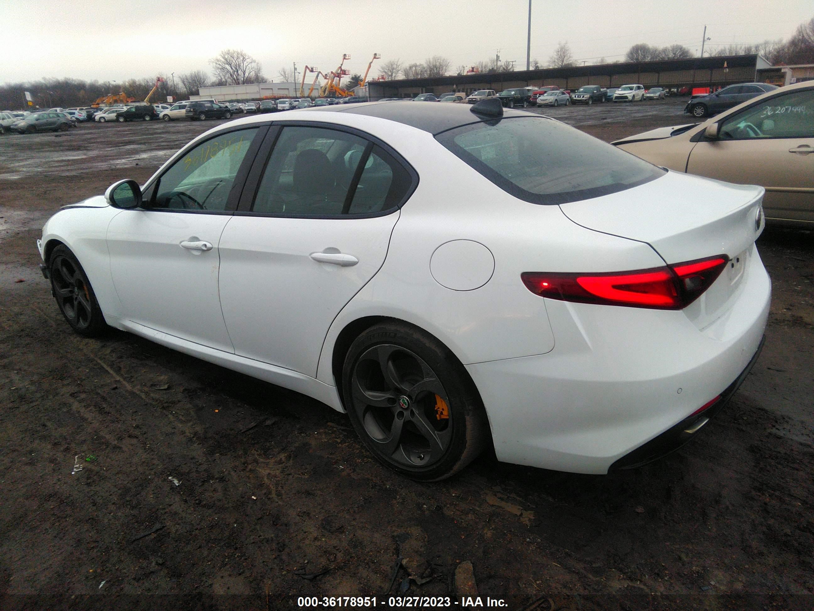 ZARFAEBN3H7543493  alfa-romeo giulia 2017 IMG 2