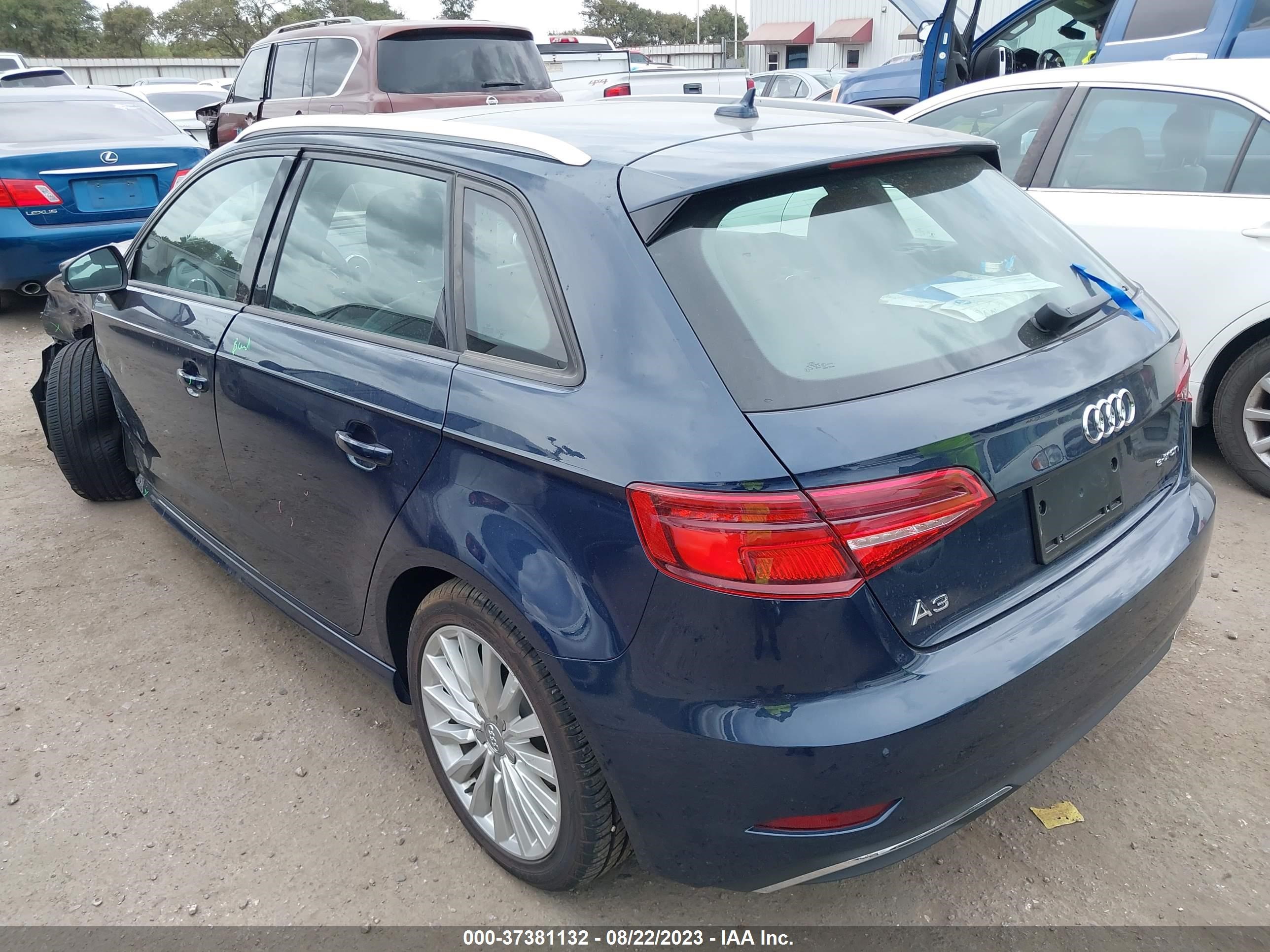 WAUUPBFF5JA059039  audi a3 2018 IMG 2