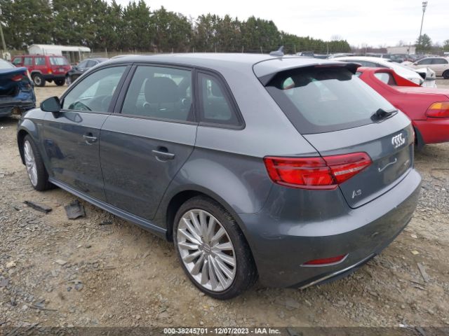 WAUUPBFF7HA068108  audi a3 e-tron 2017 IMG 2