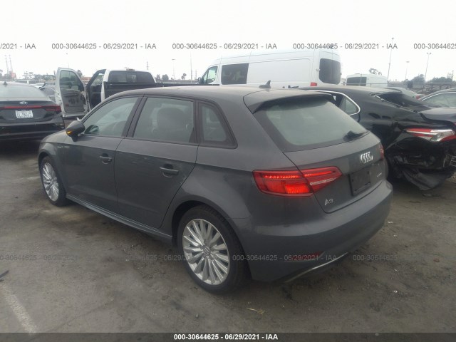 WAUUPBFF4HA101193  audi a3 sportback e-tron 2017 IMG 2