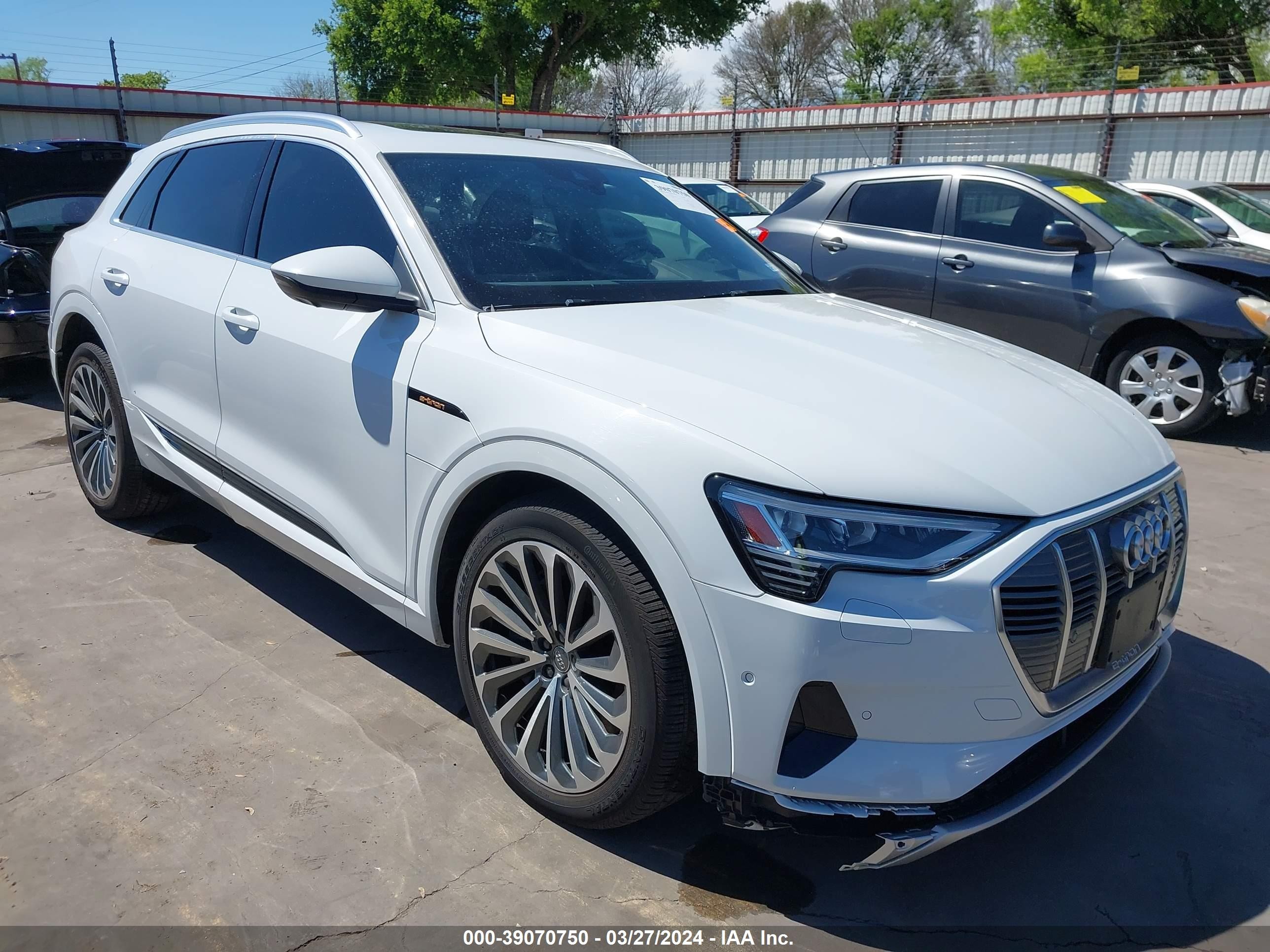 WA1VABGE0KB015017  audi e-tron 2019 IMG 0