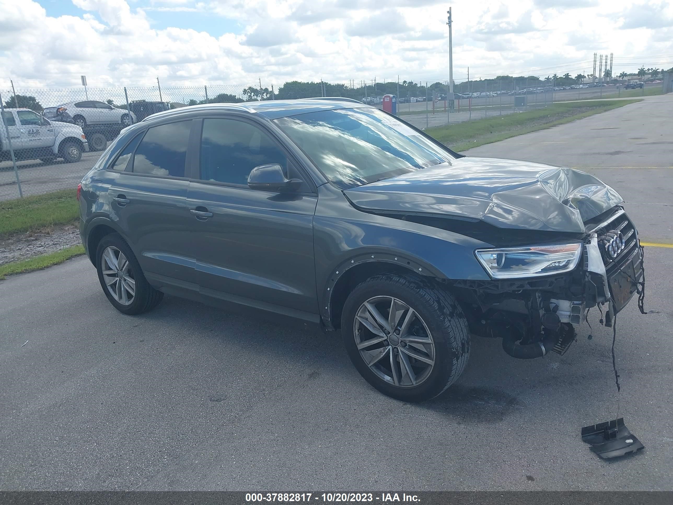 WA1BCCFS3JR001371  audi q3 2017 IMG 0