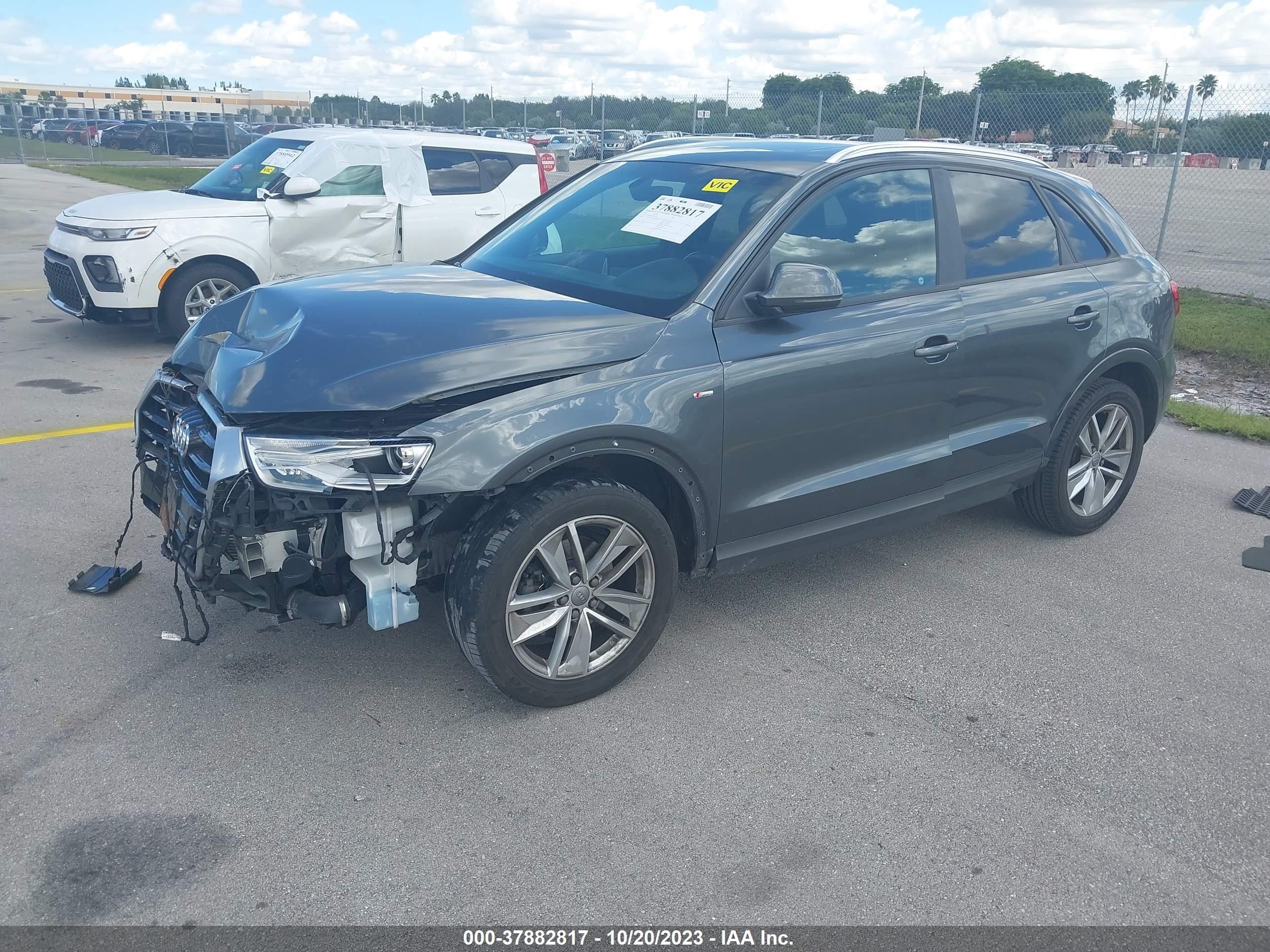 WA1BCCFS3JR001371  audi q3 2017 IMG 1