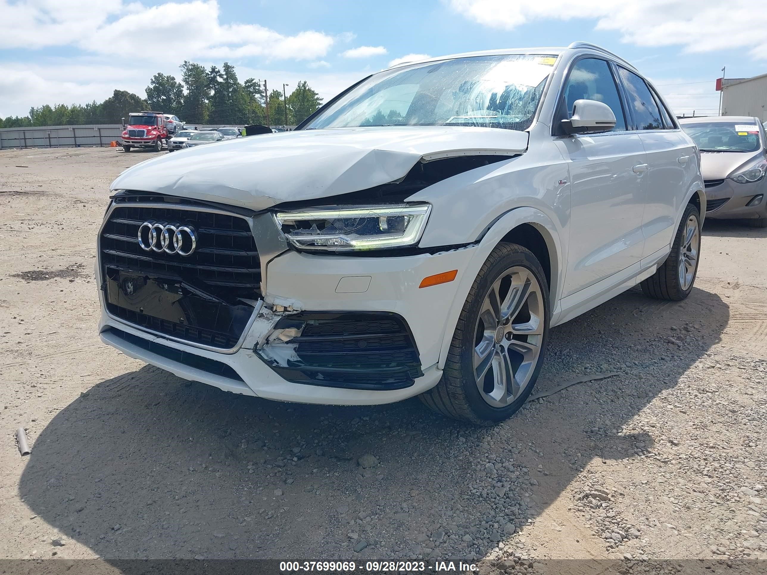 WA1HCCFS9JR028195  audi q3 2018 IMG 5