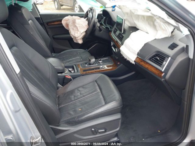 WA1ANAFY0J2060398  audi q5 2017 IMG 4