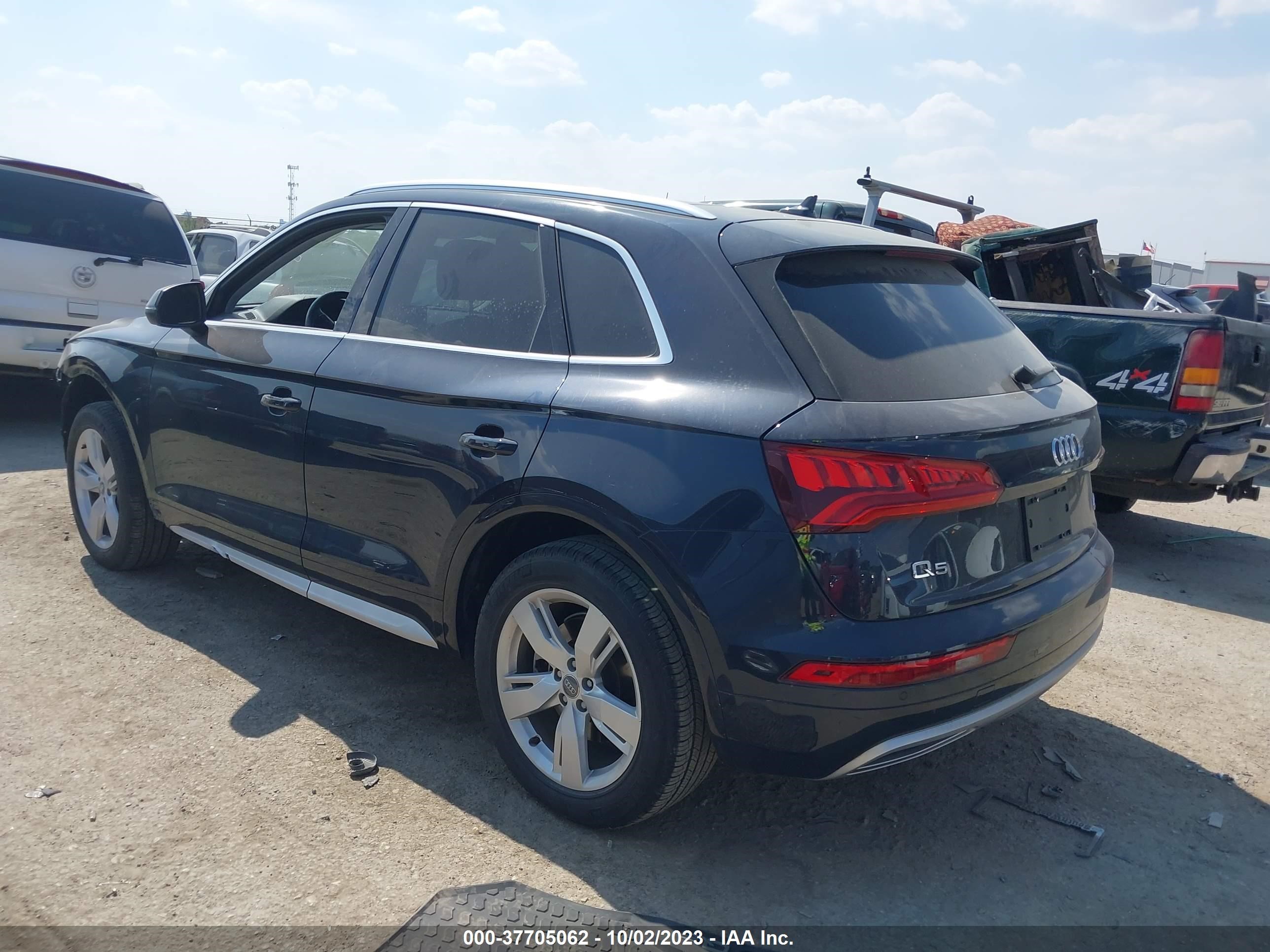 WA1BNAFY1J2098338  audi q5 2018 IMG 2