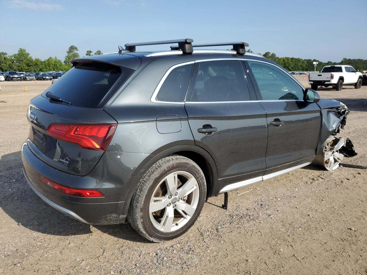 WA1BNAFY3K2106554  audi q5 2019 IMG 2