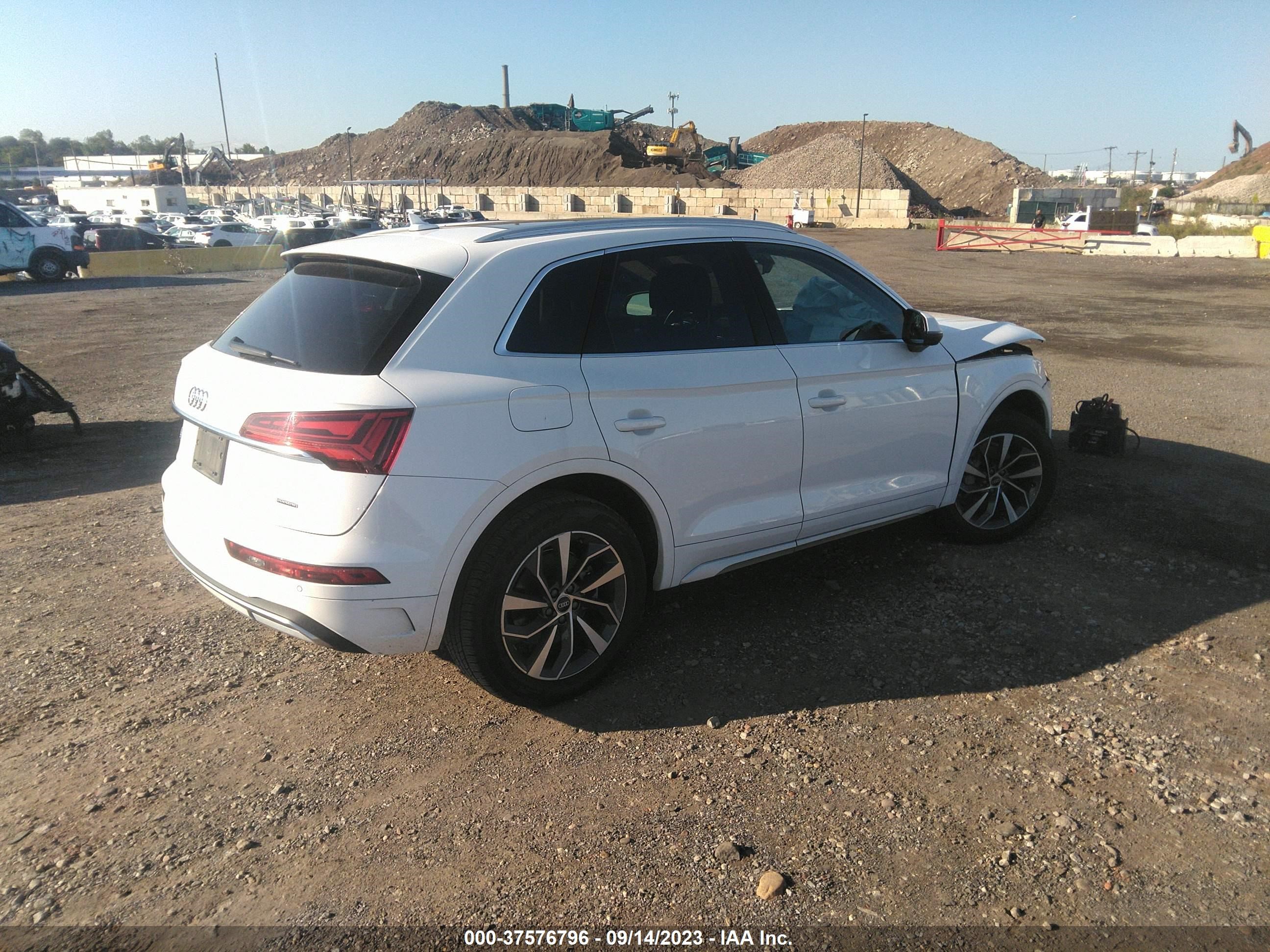 WA1BAAFY1M2034140  audi q5 2020 IMG 3