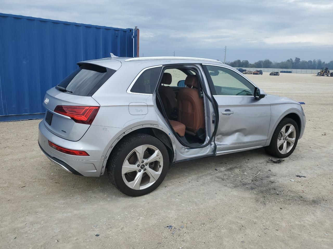 WA1CAAFY4M2099097  audi q5 2021 IMG 2