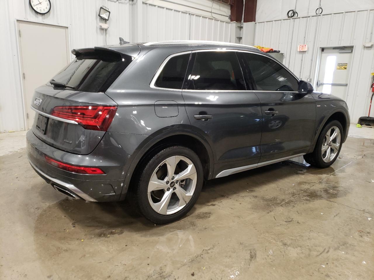 WA1EAAFY7N2076990  audi q5 2022 IMG 2