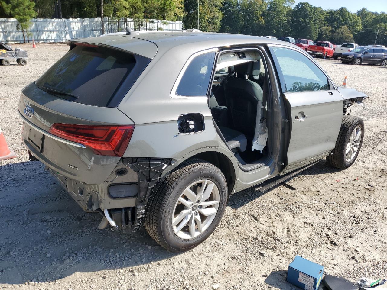 WA1GAAFY5P2035401  audi q5 2023 IMG 2