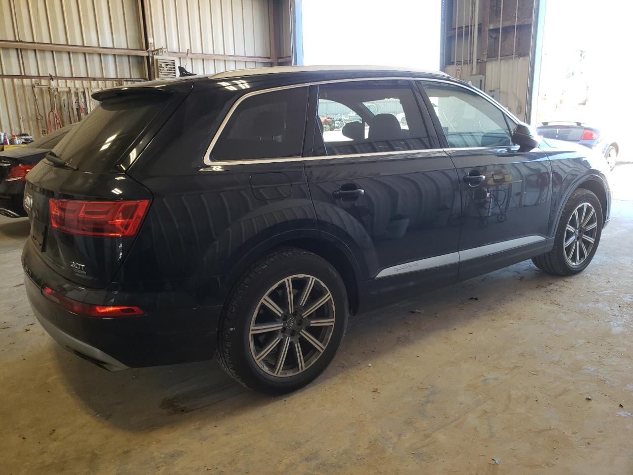 WA1LAAF77HD039915  audi q7 2017 IMG 2