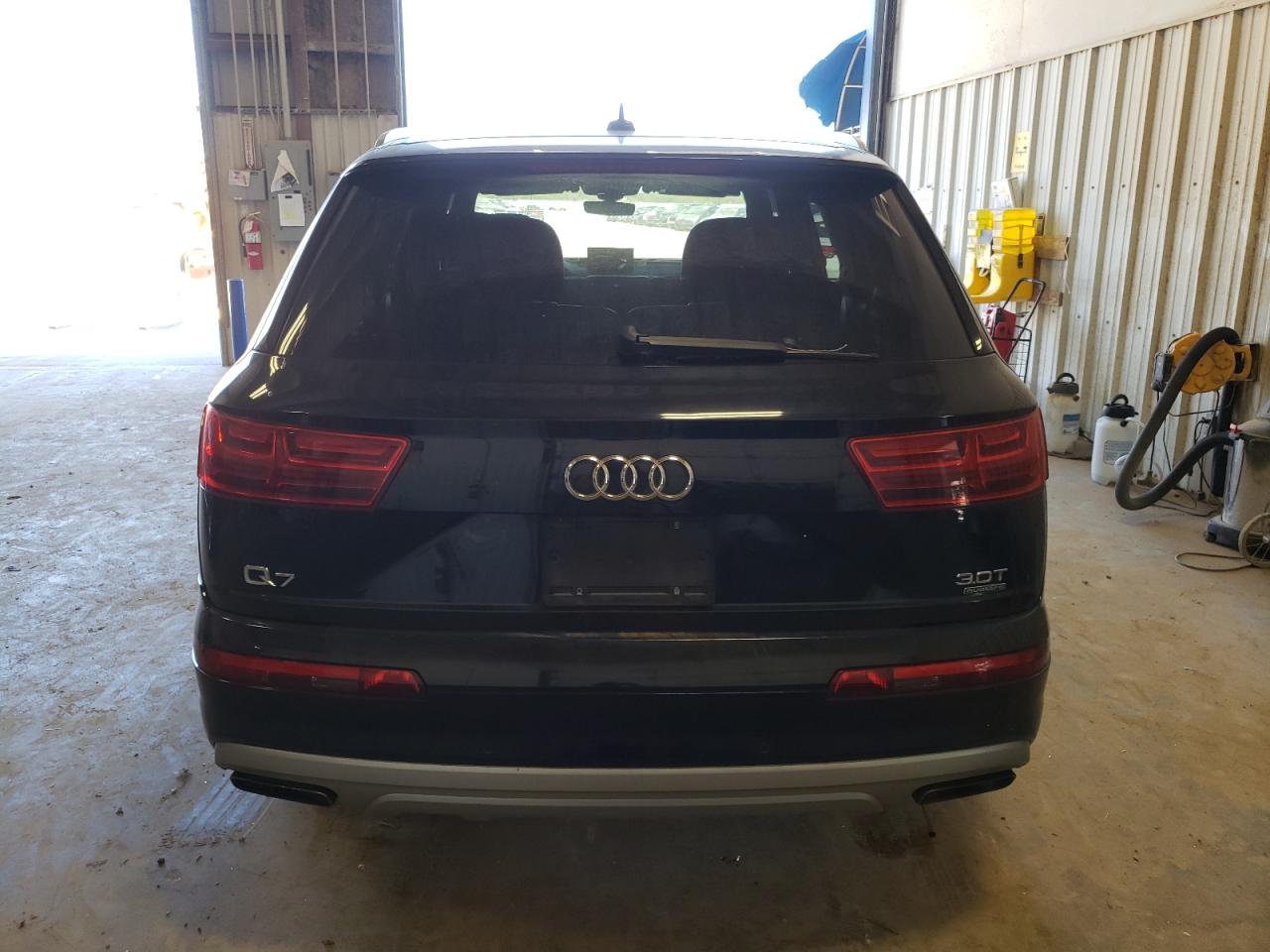 WA1LAAF77HD039915  audi q7 2017 IMG 5