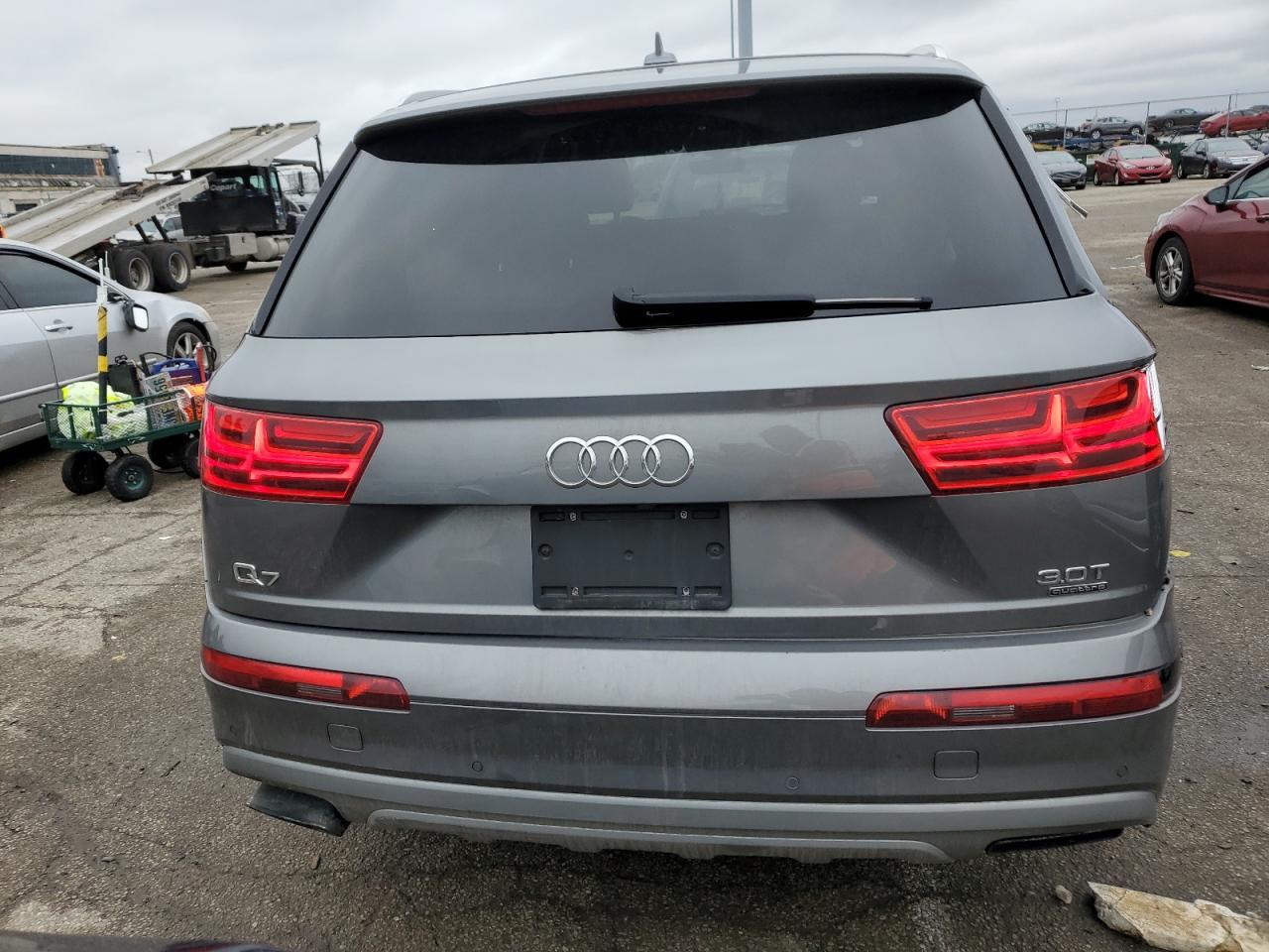 WA1AAAF78JD012932  audi q7 2017 IMG 5