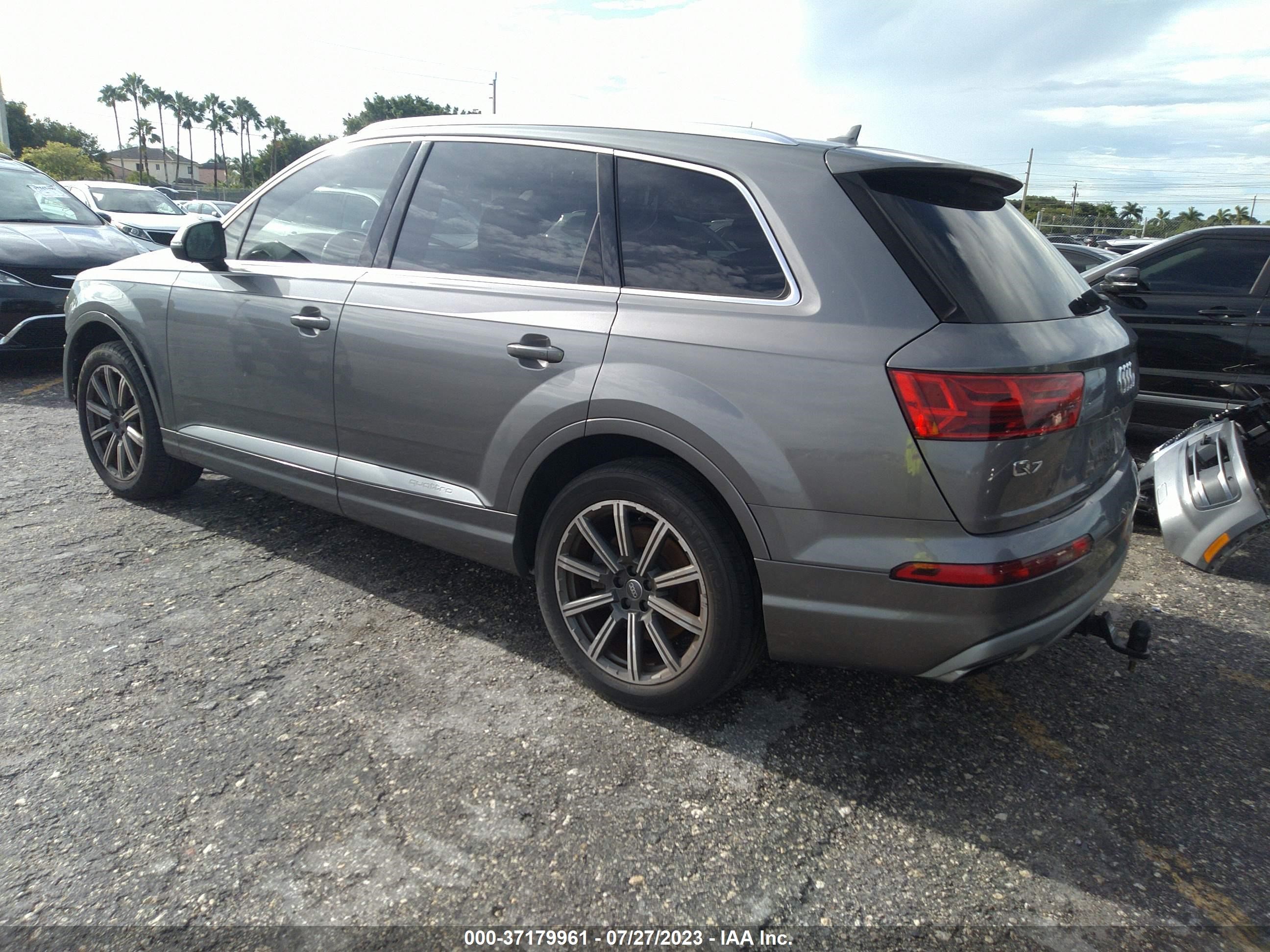 WA1LAAF76HD024290  audi q7 2017 IMG 2