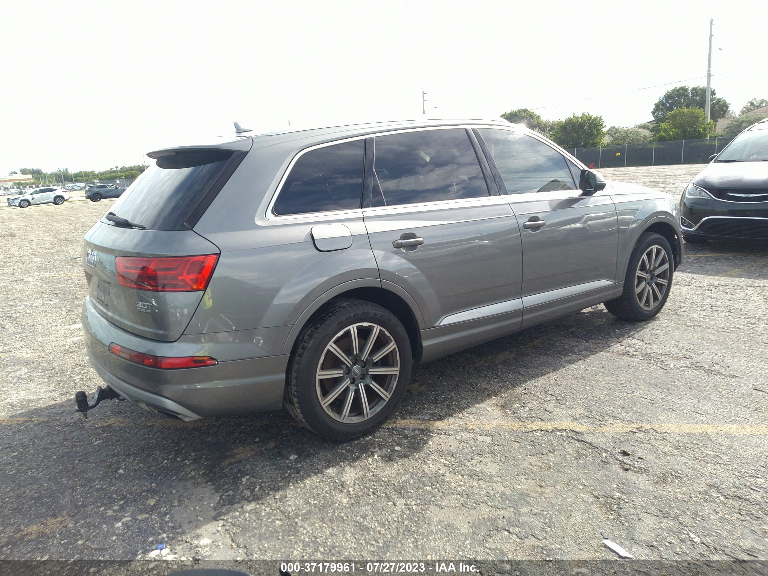 WA1LAAF76HD024290  audi q7 2017 IMG 3