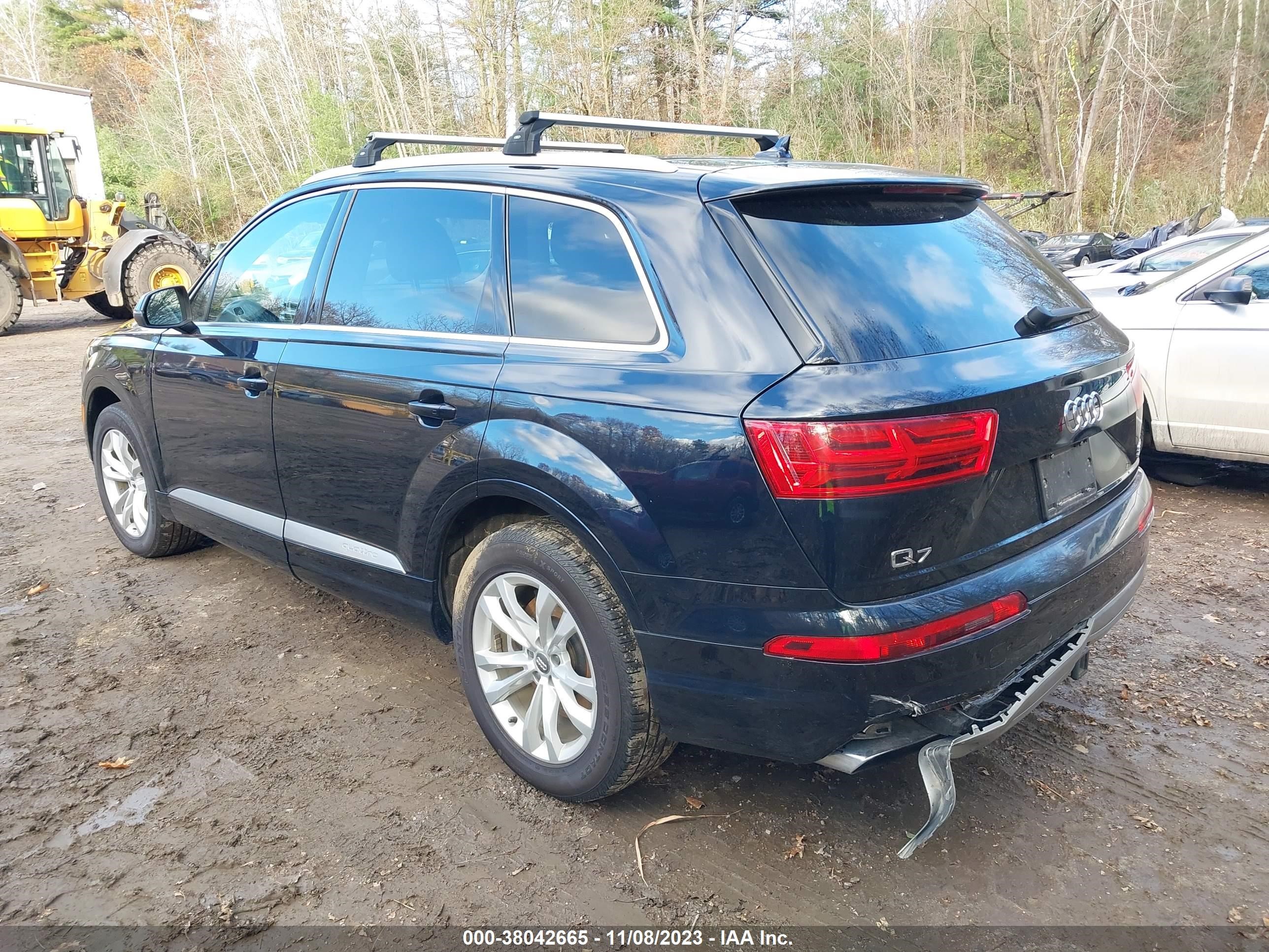 WA1LAAF77HD045472  audi q7 2017 IMG 2