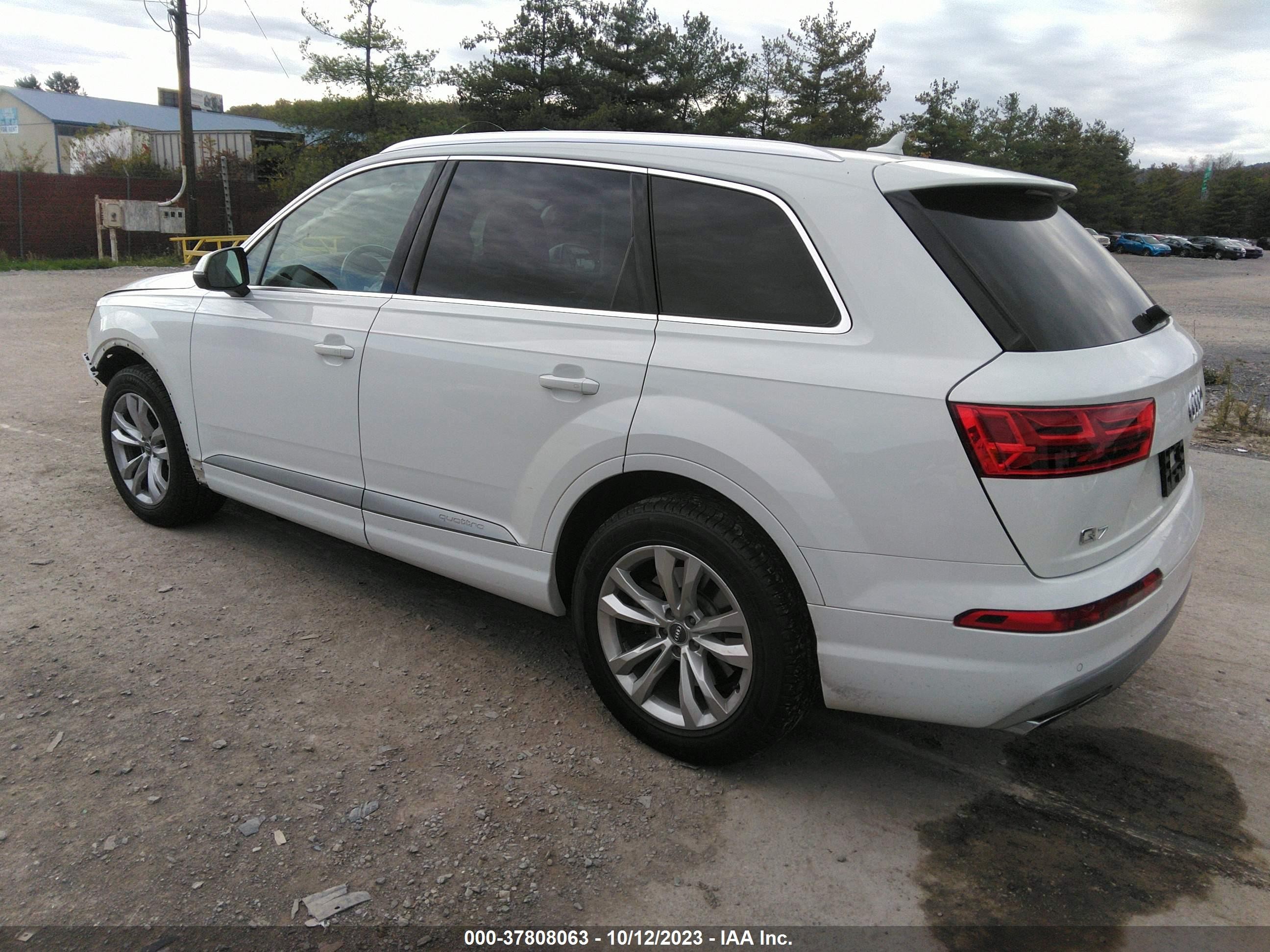 WA1LHAF76HD045927  audi q7 2017 IMG 2