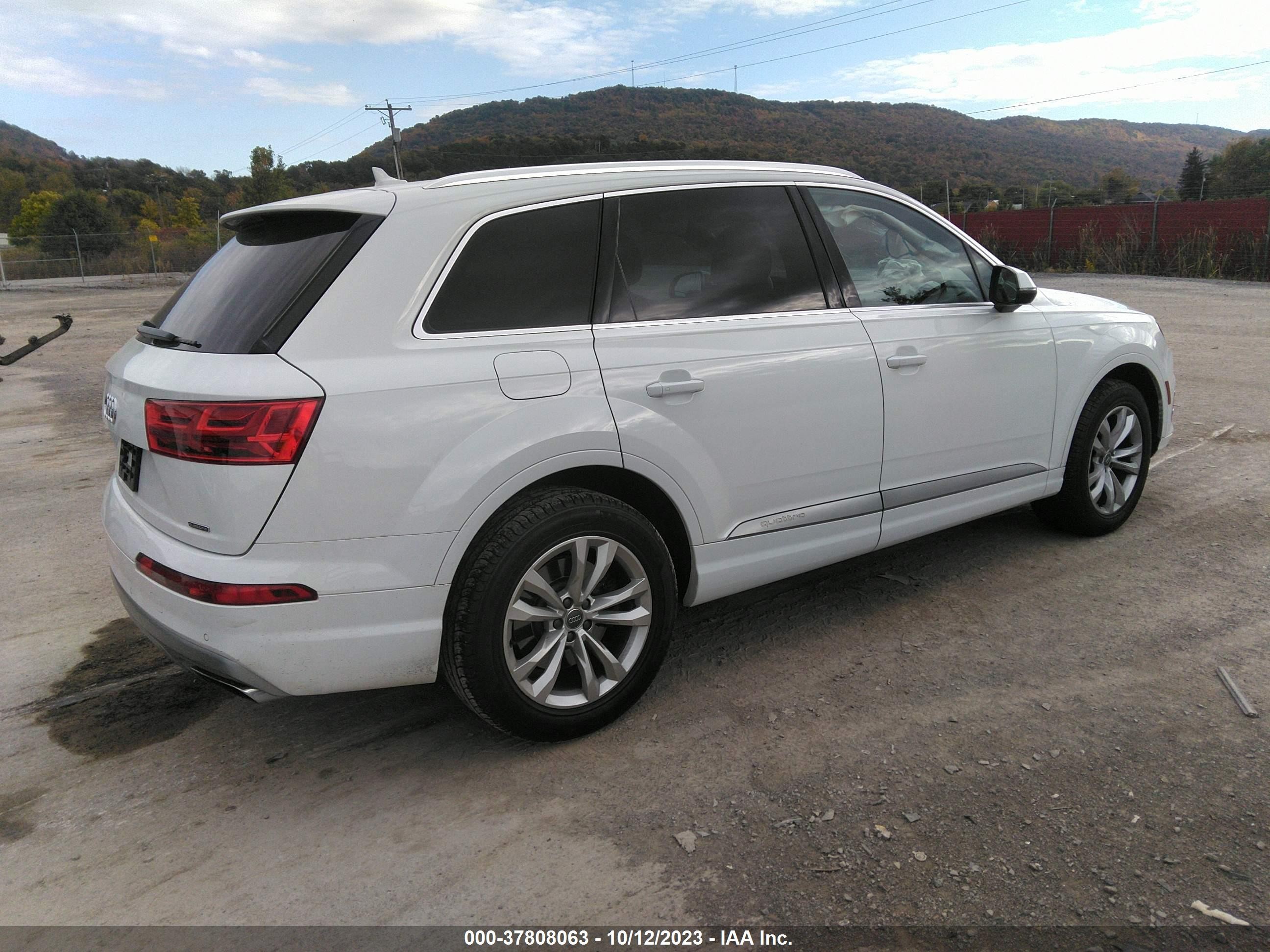 WA1LHAF76HD045927  audi q7 2017 IMG 3