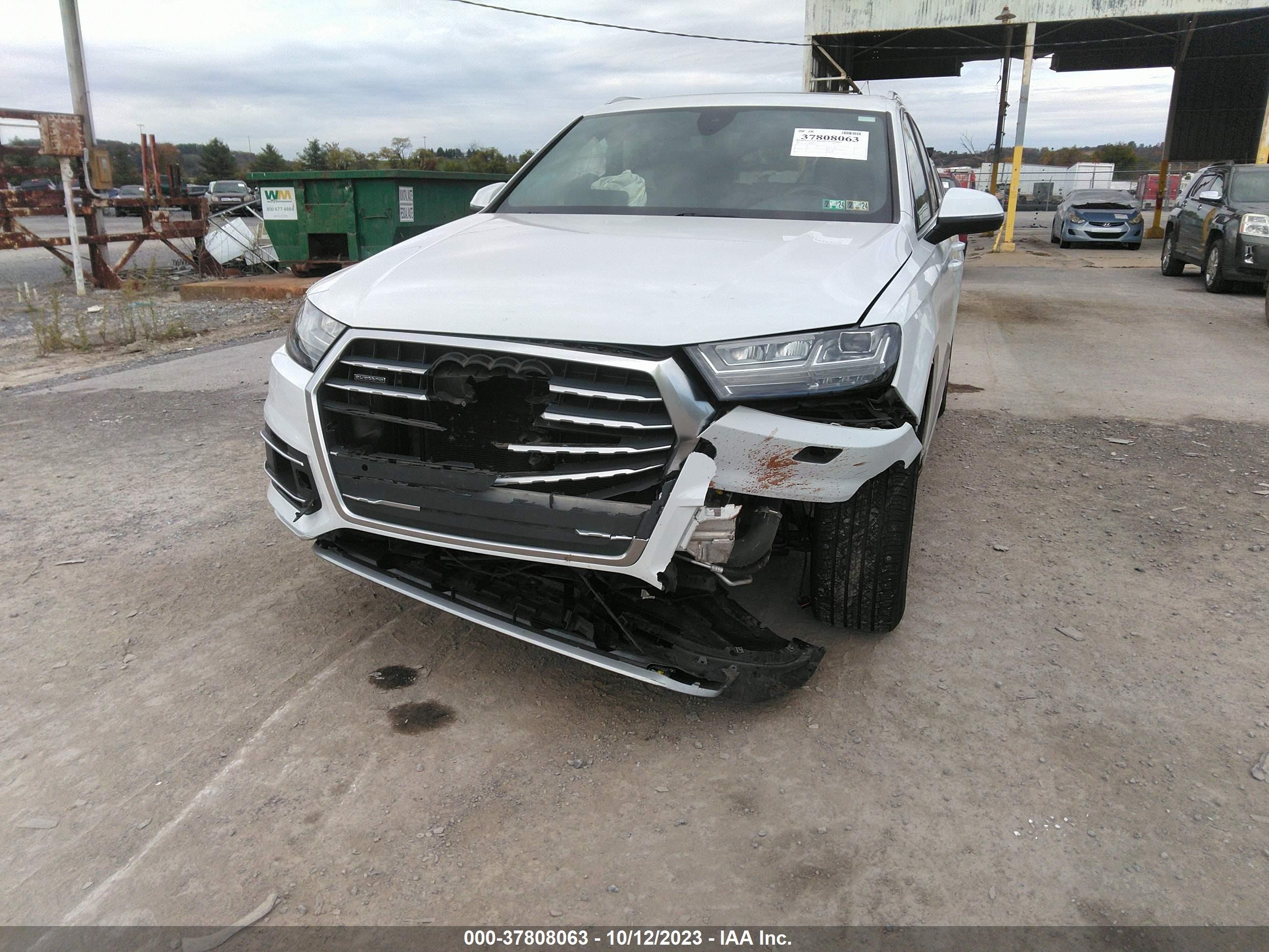 WA1LHAF76HD045927  audi q7 2017 IMG 5