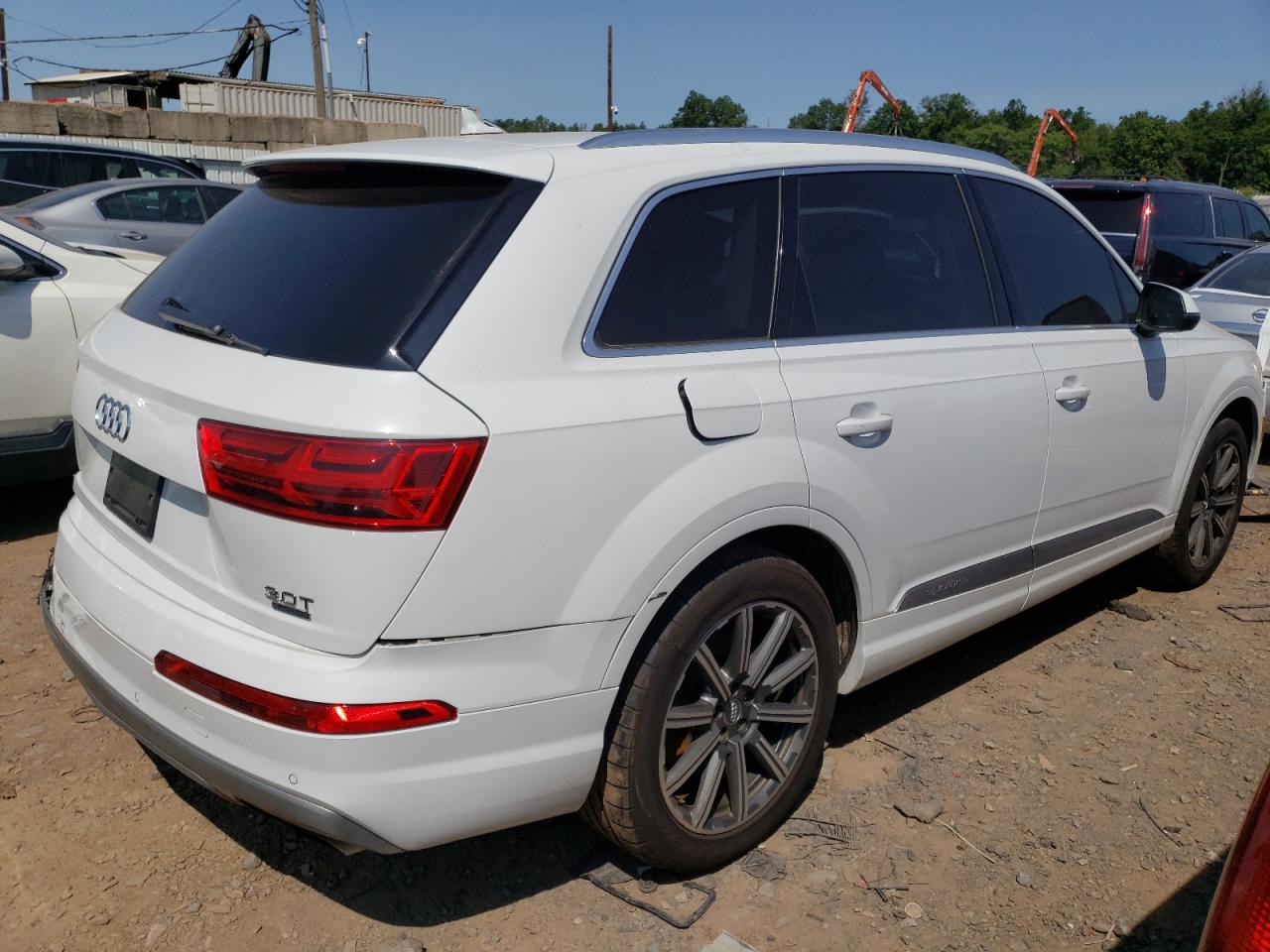 WA1VAAF72HD002263  audi q7 2017 IMG 2