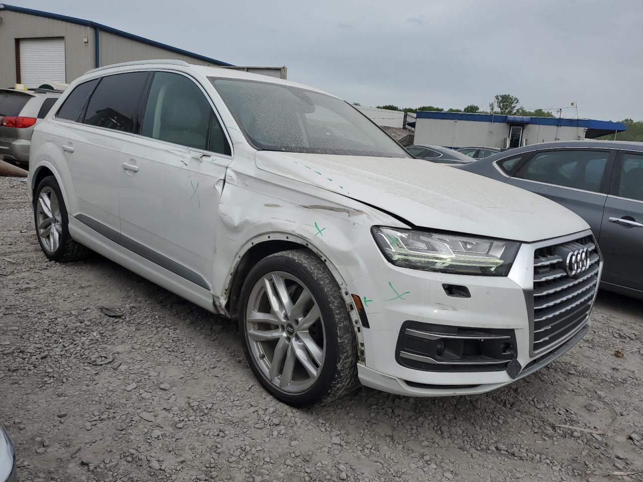 WA1VAAF77HD022430  audi q7 2017 IMG 3