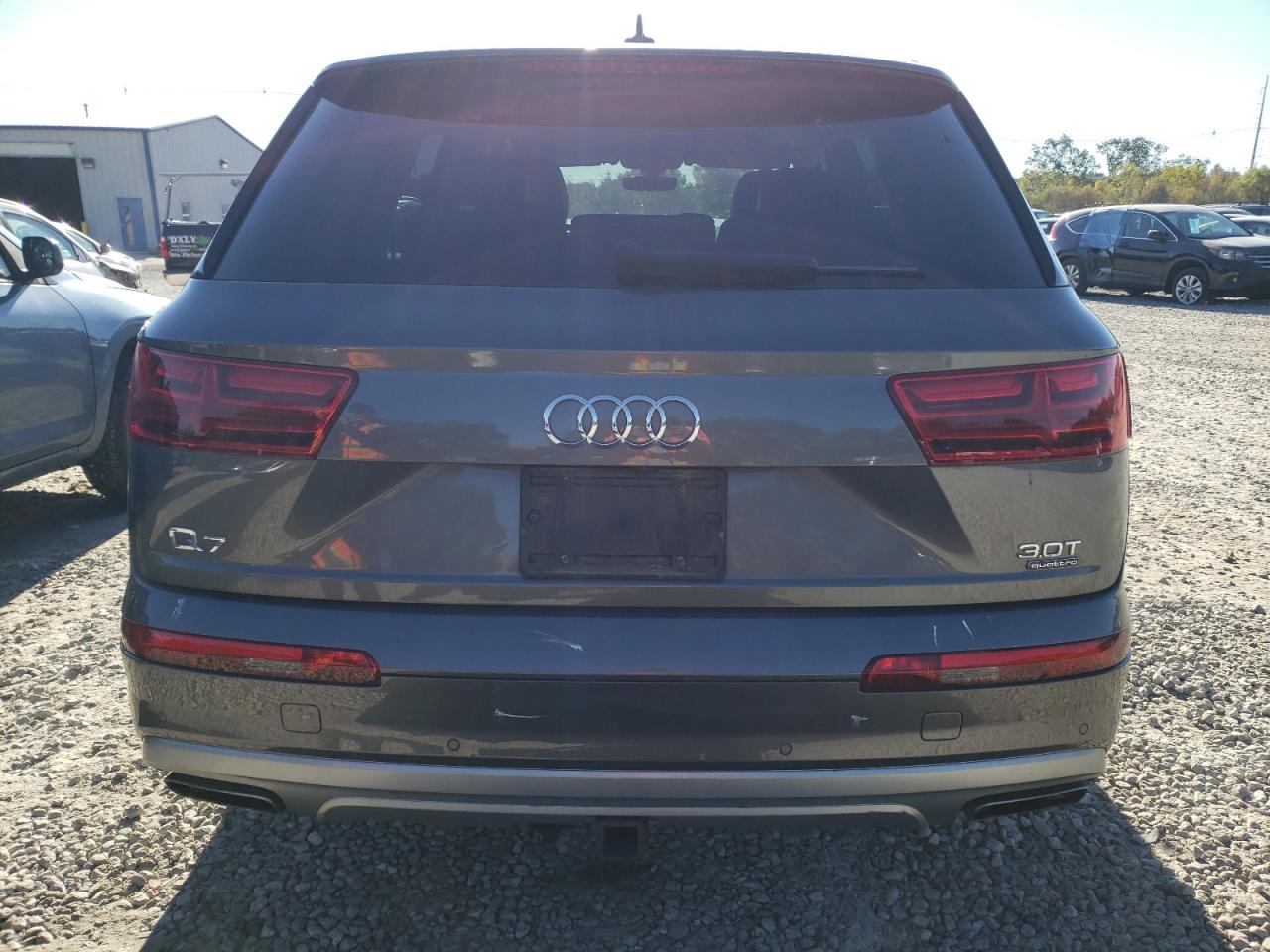 WA1LAAF73JD034801  audi q7 2018 IMG 5