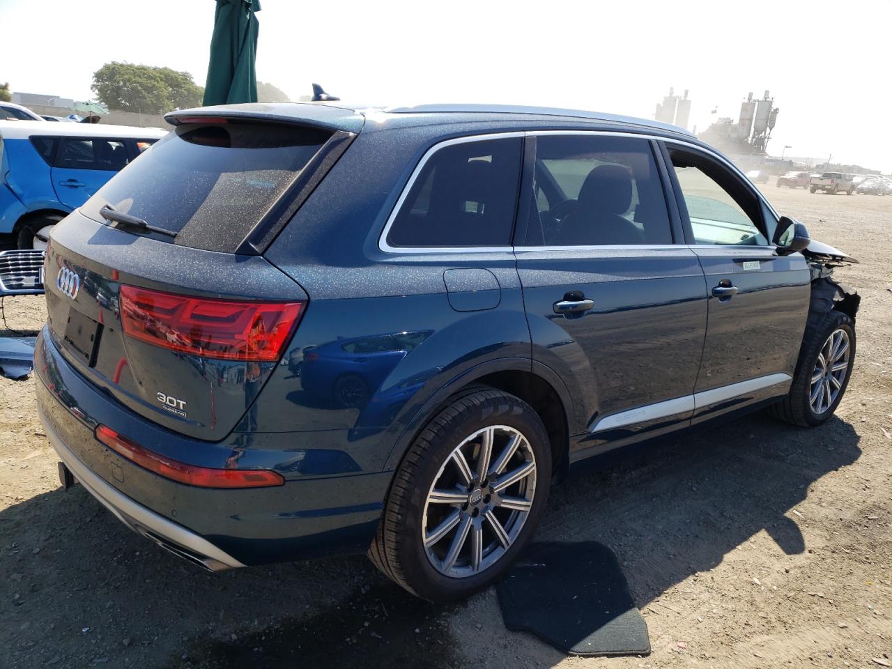 WA1LAAF73JD051484  audi q7 2018 IMG 2