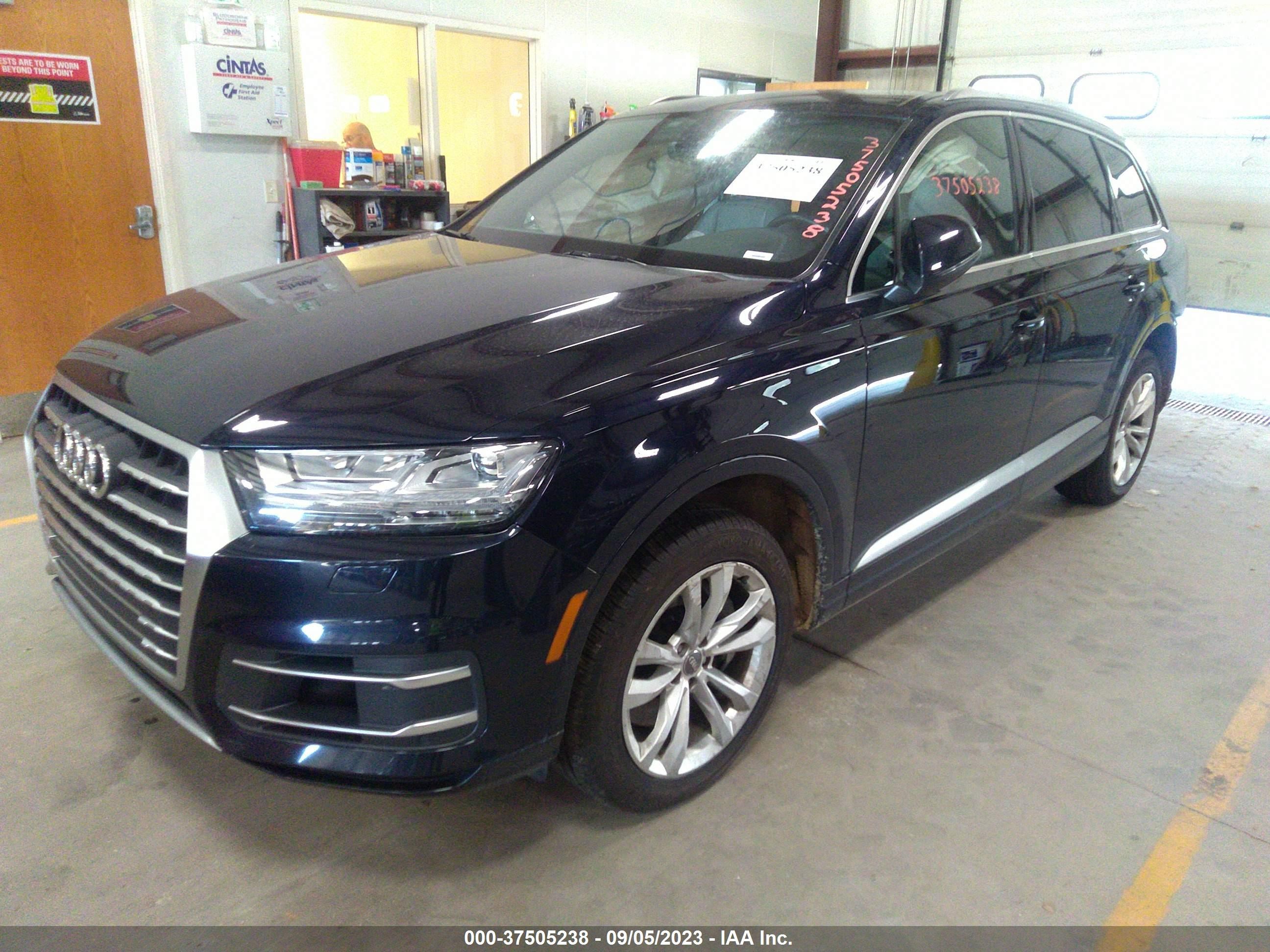 WA1LAAF76JD007558  audi q7 2018 IMG 1