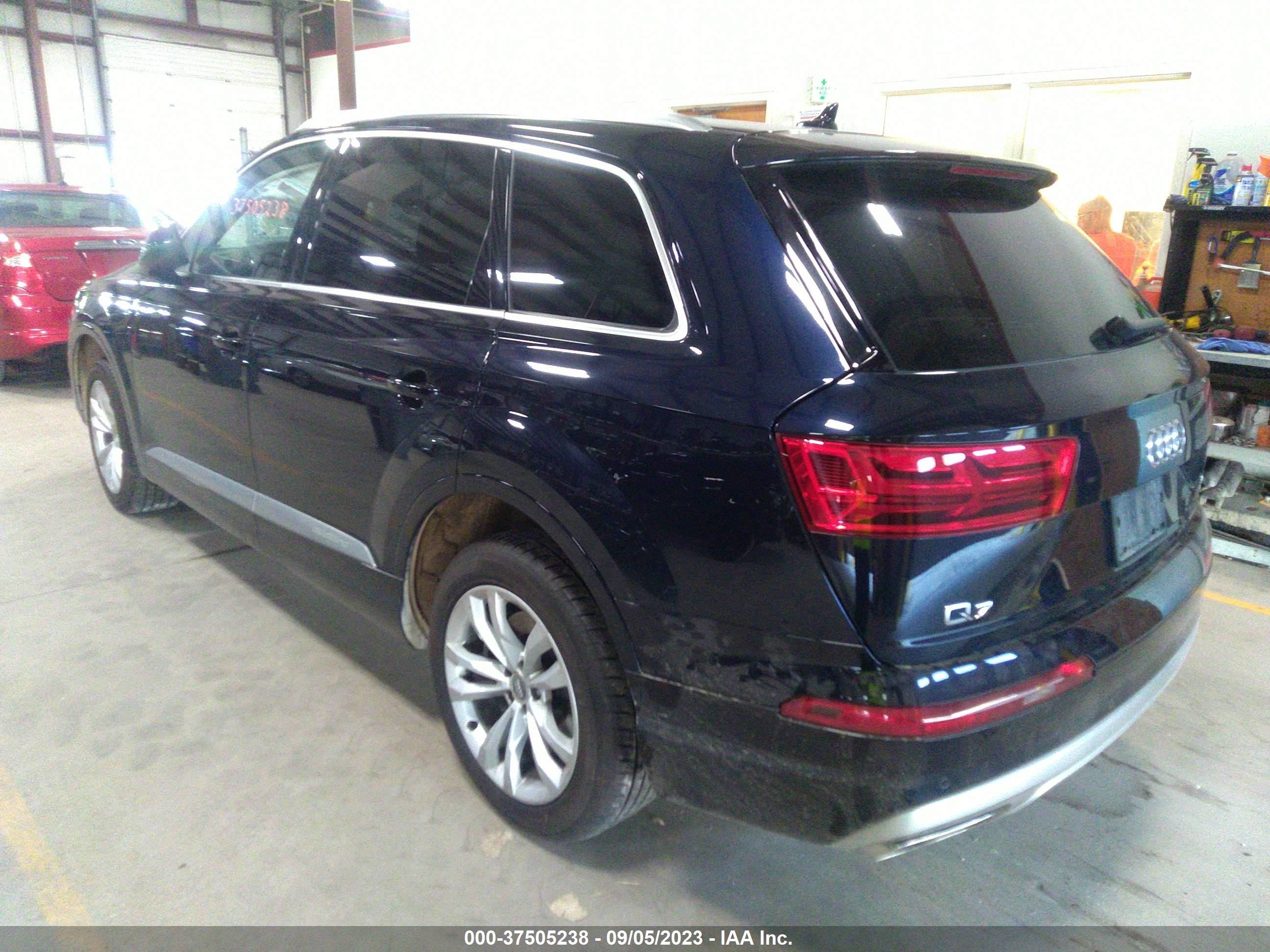 WA1LAAF76JD007558  audi q7 2018 IMG 2