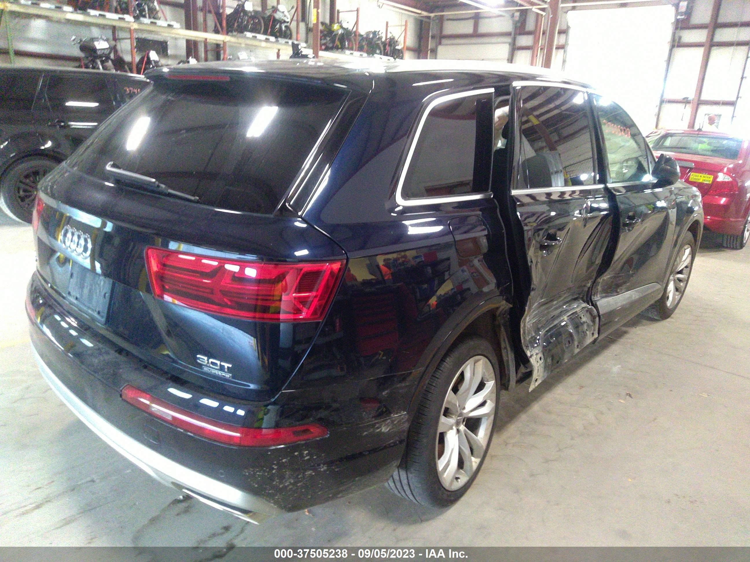 WA1LAAF76JD007558  audi q7 2018 IMG 3