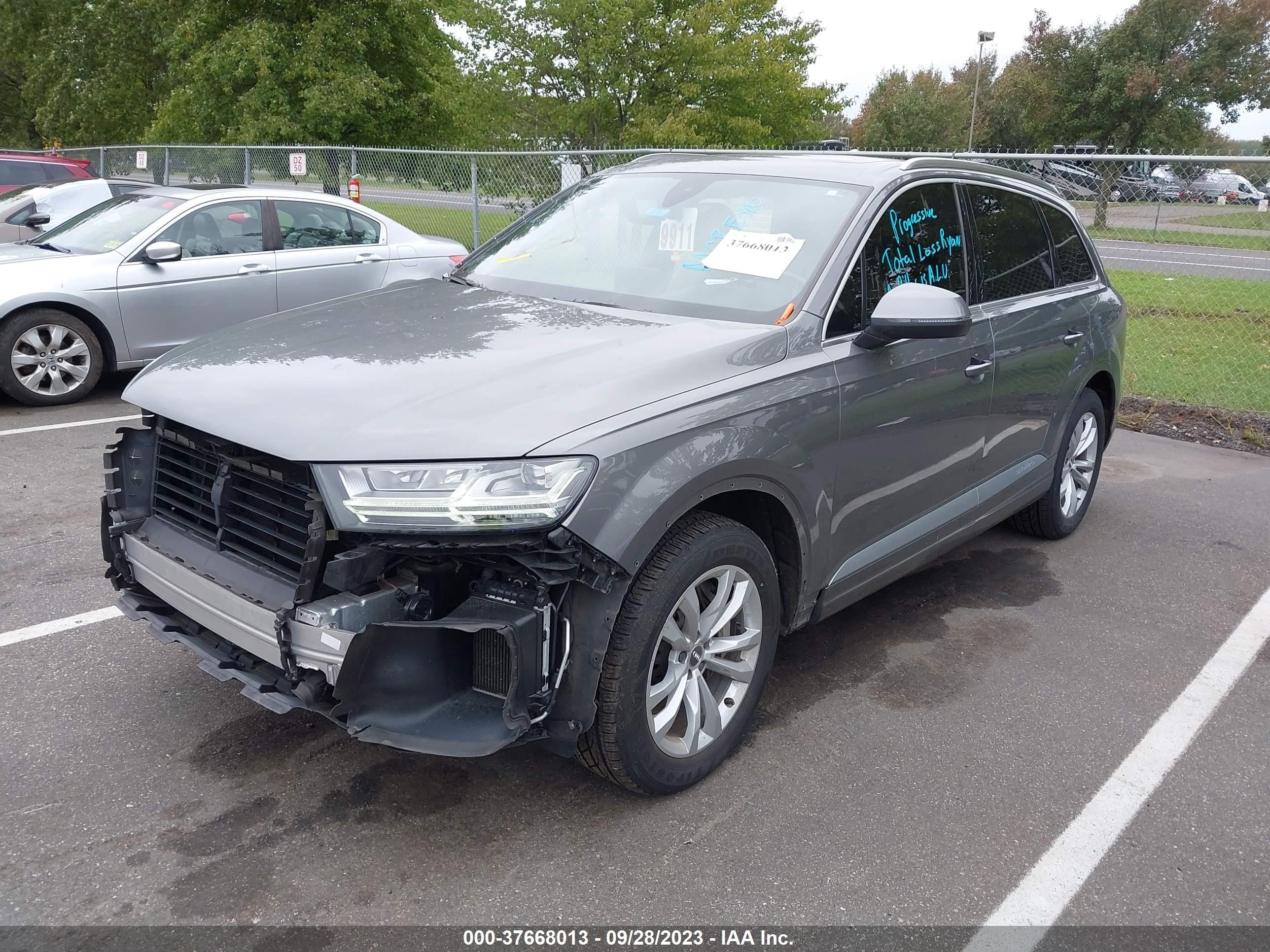 WA1LAAF76JD023856  audi q7 2018 IMG 1