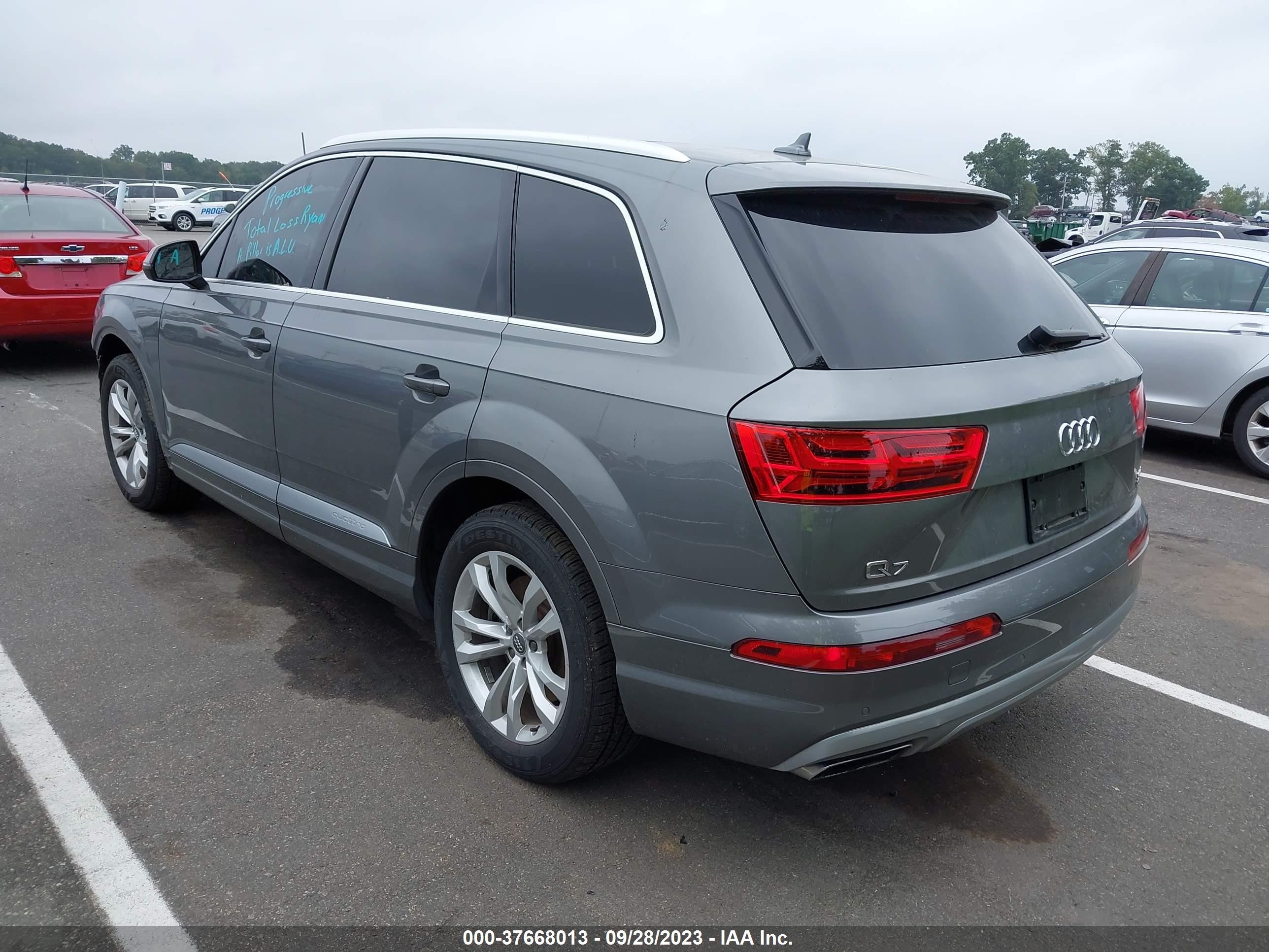 WA1LAAF76JD023856  audi q7 2018 IMG 2