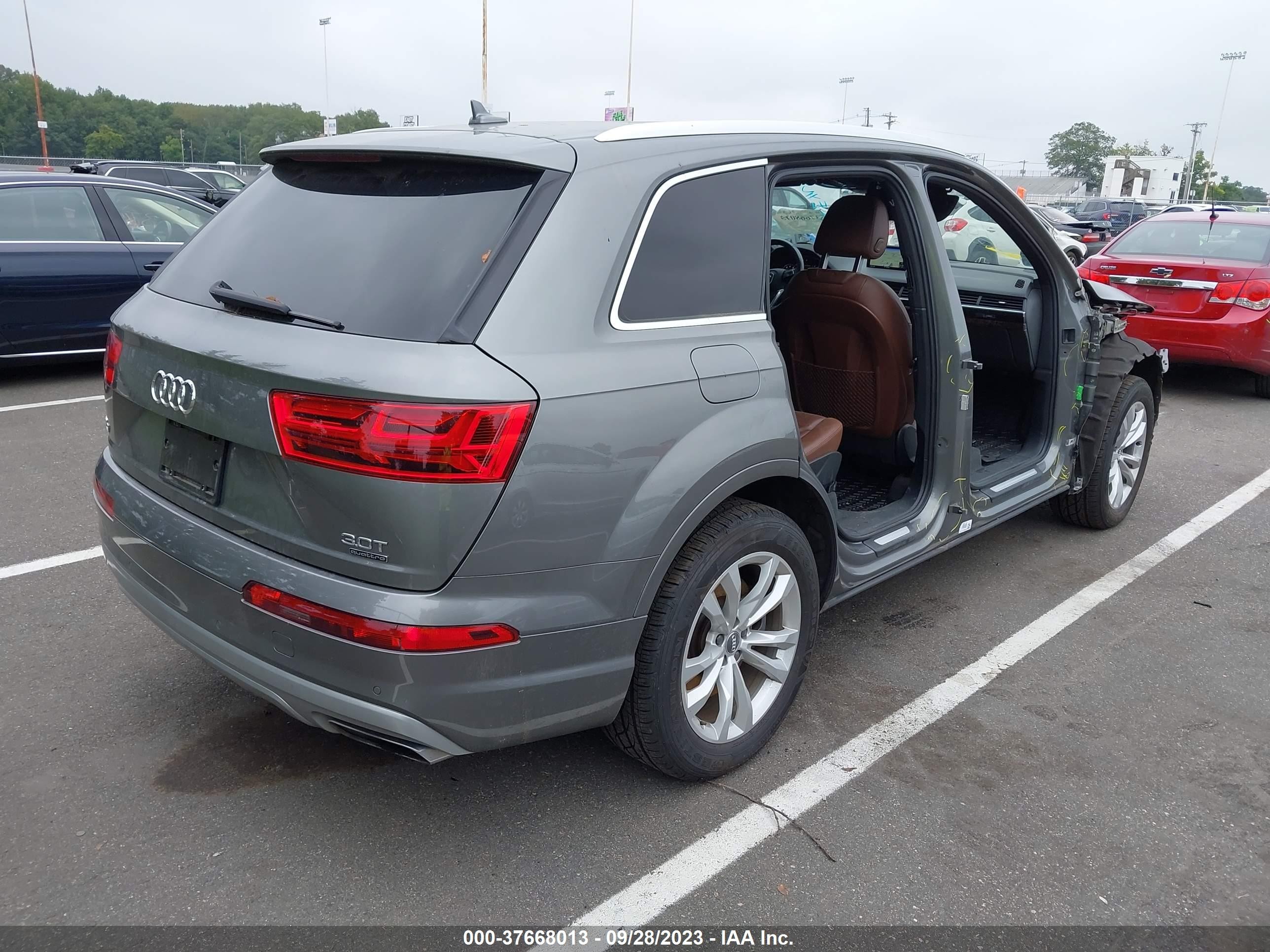 WA1LAAF76JD023856  audi q7 2018 IMG 3