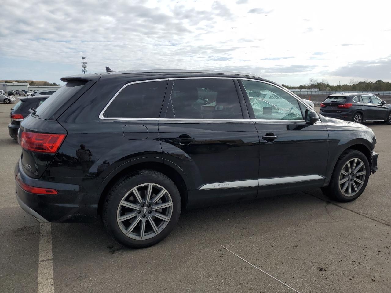 WA1LAAF76JD037675  audi q7 2018 IMG 2