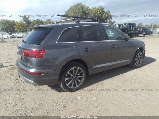 WA1LAAF77JD042979  audi q7 2018 IMG 3