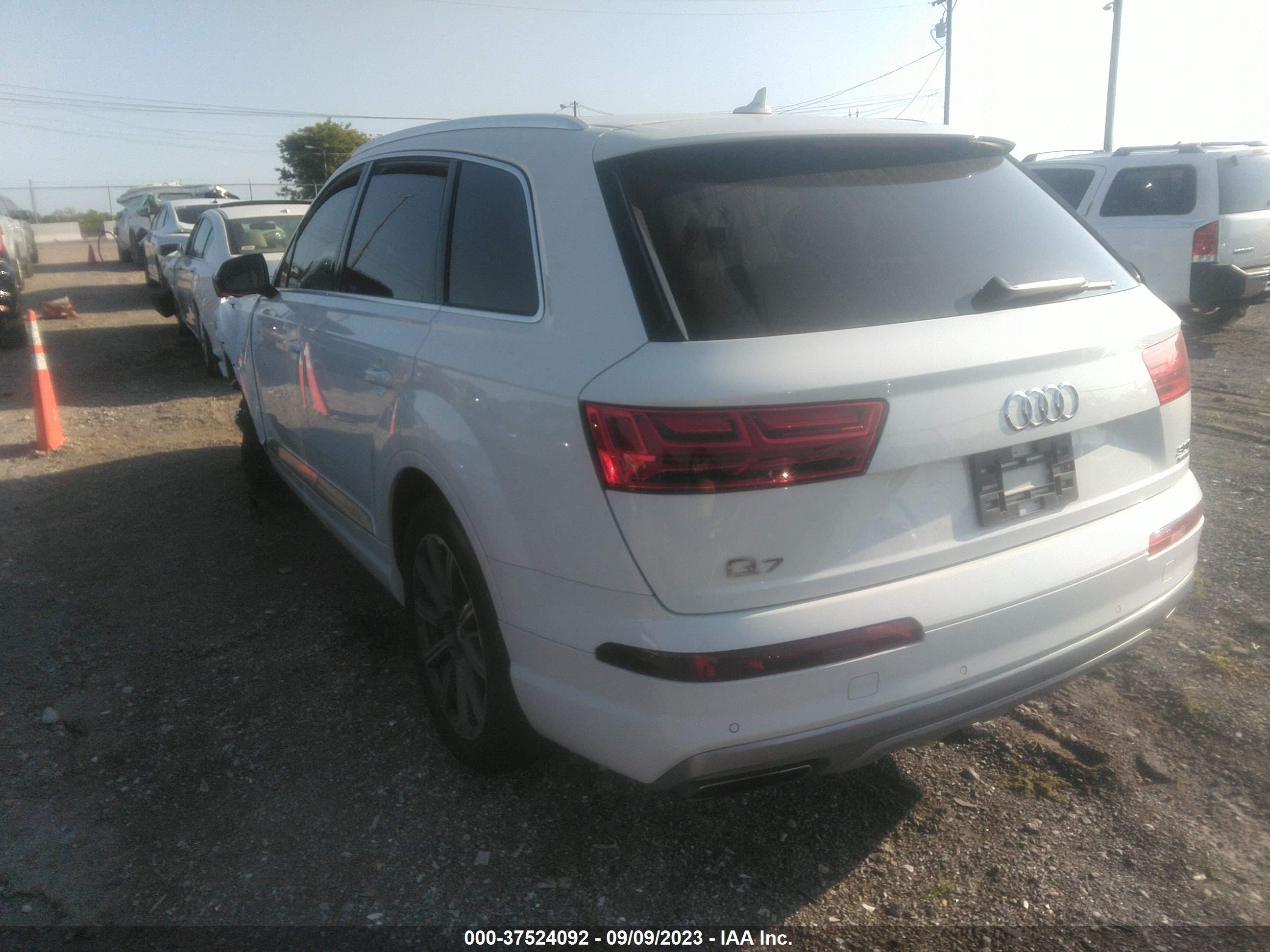 WA1LAAF78JD039623  audi q7 2018 IMG 2