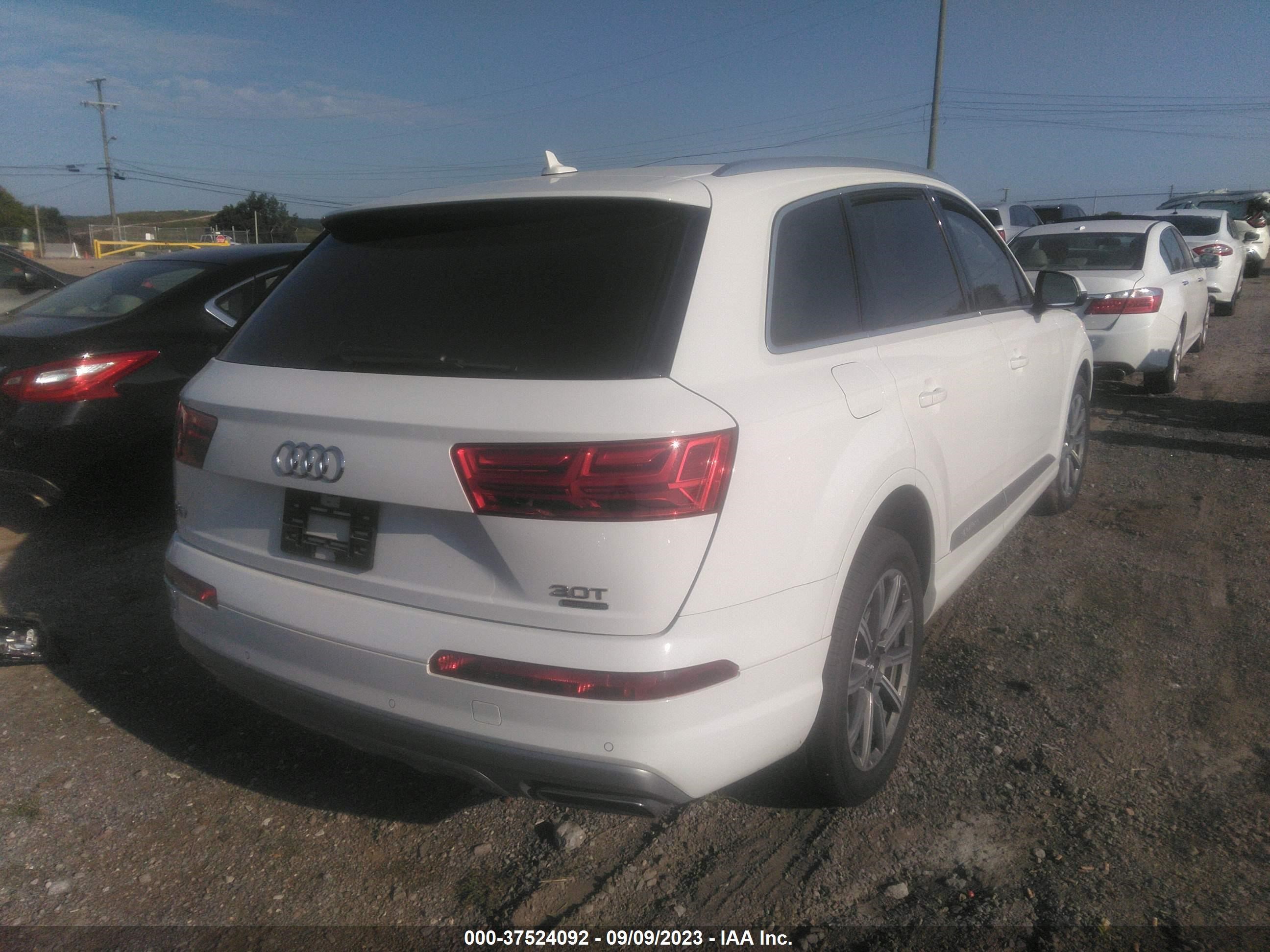 WA1LAAF78JD039623  audi q7 2018 IMG 3