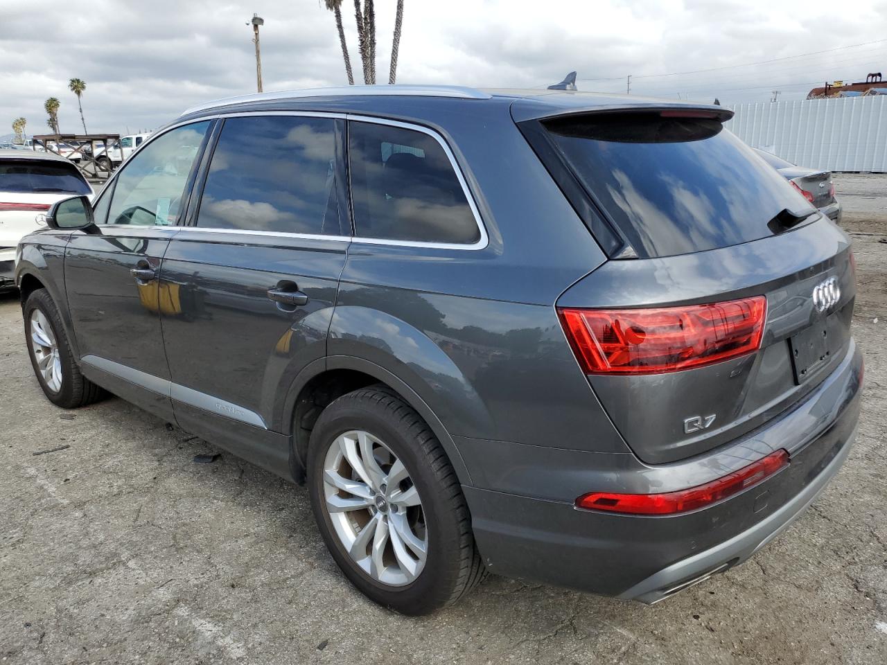 WA1LHAF7XJD040915  audi q7 2018 IMG 1