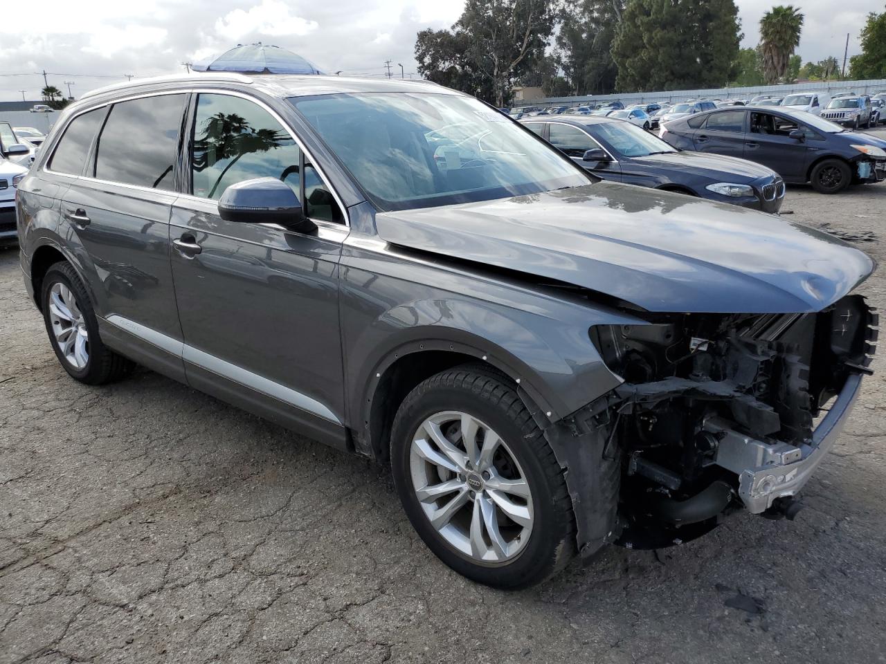 WA1LHAF7XJD040915  audi q7 2018 IMG 3