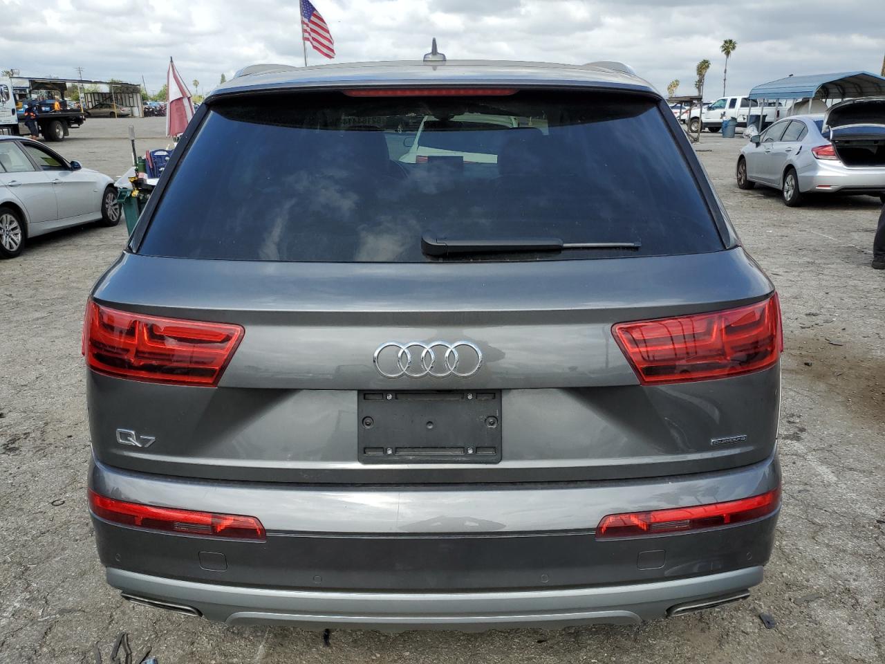 WA1LHAF7XJD040915  audi q7 2018 IMG 5