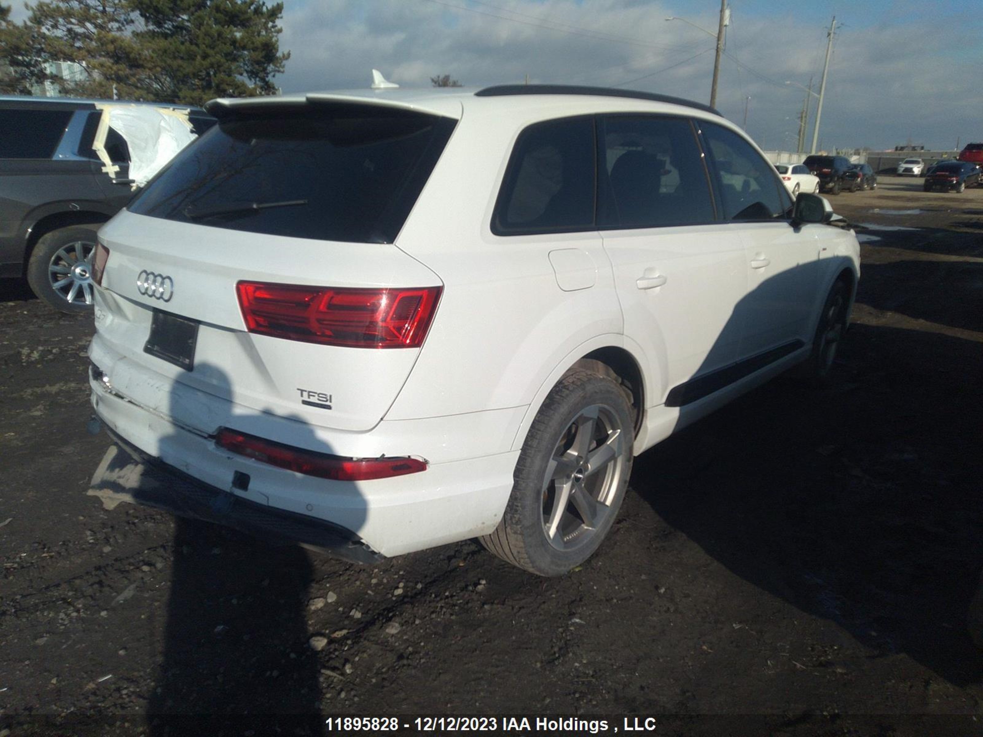 WA1MAAF74JD030132  audi q7 2018 IMG 3