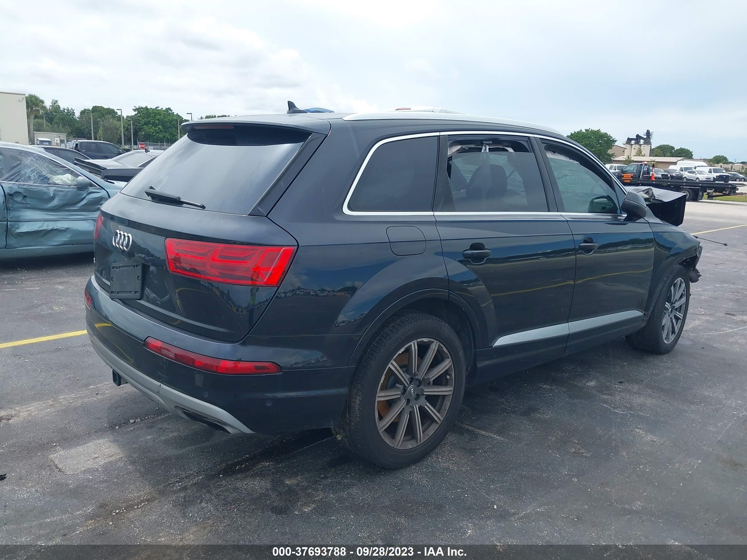 WA1VAAF77KD013637  audi q7 2019 IMG 3