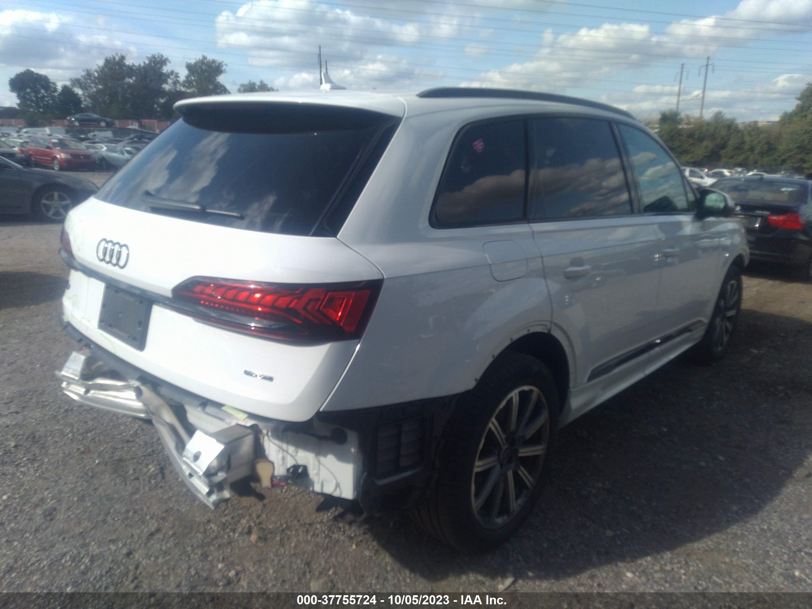 WA1LCBF73PD013780  audi q7 2023 IMG 3