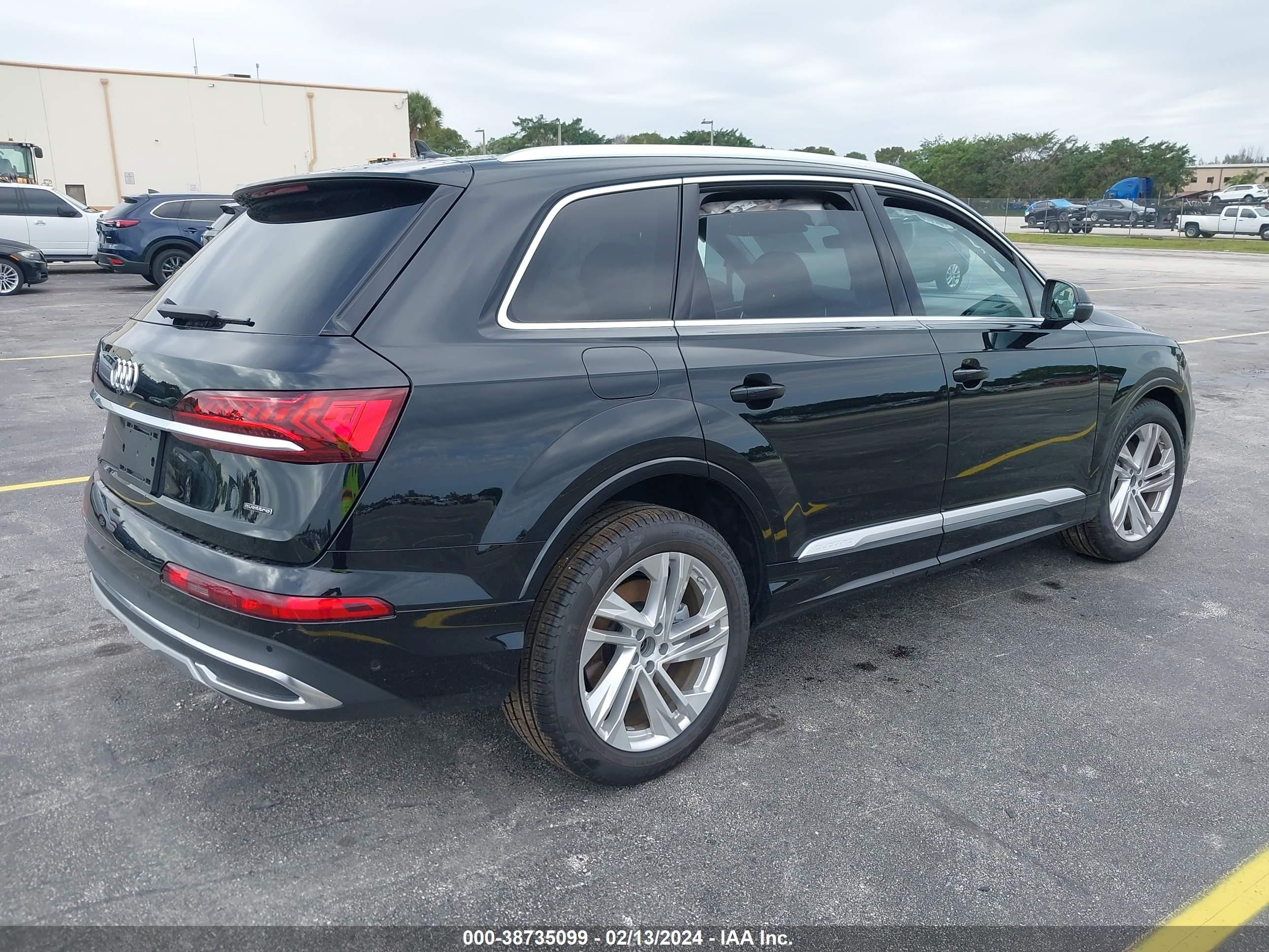 WA1LXBF78RD005729  audi q7 2023 IMG 3