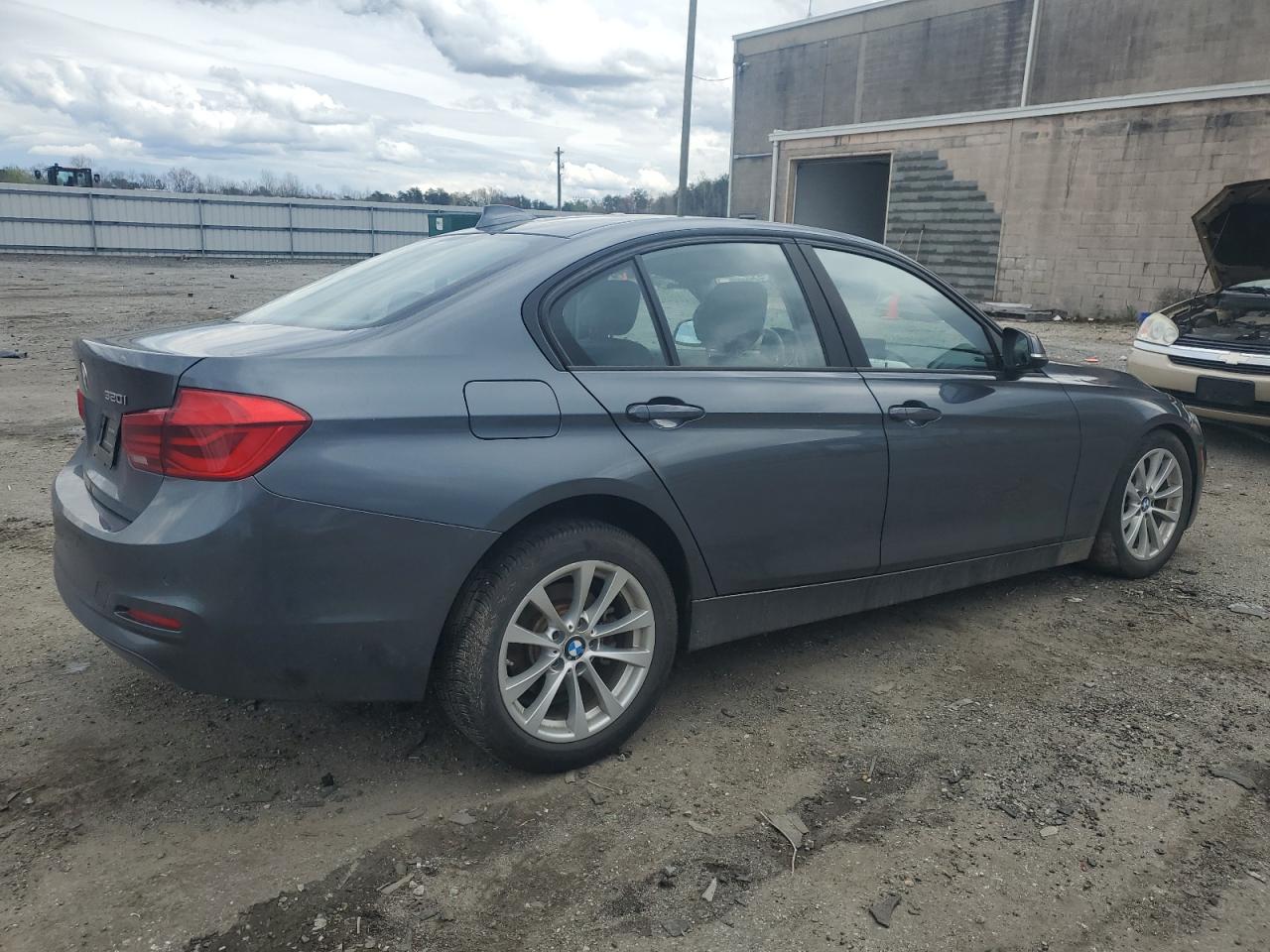 WBA8E5G55GNT41276  bmw 320i 2015 IMG 2