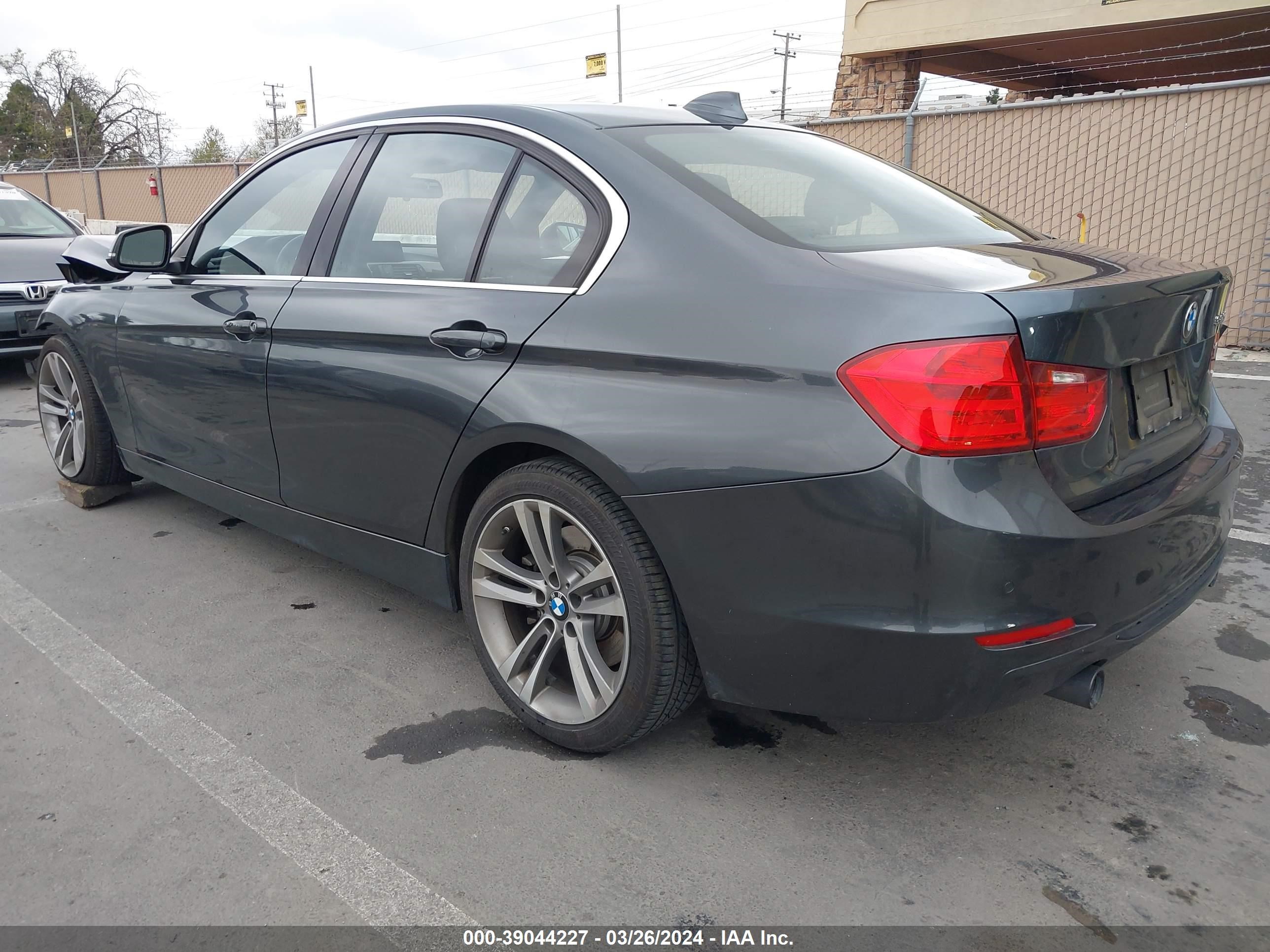 WBA3A9G58FNT09367  bmw 3 series 2015 IMG 2