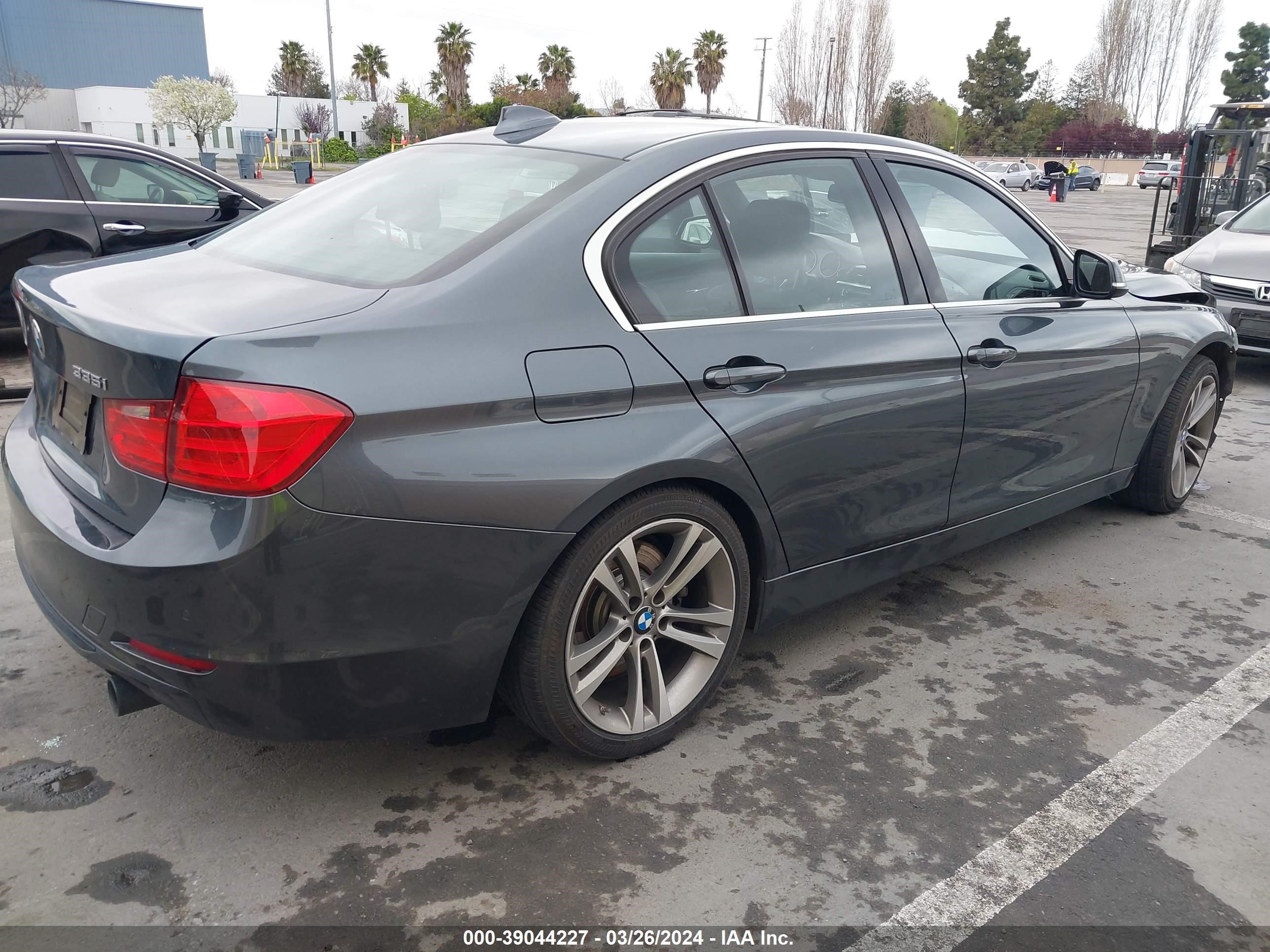 WBA3A9G58FNT09367  bmw 3 series 2015 IMG 3