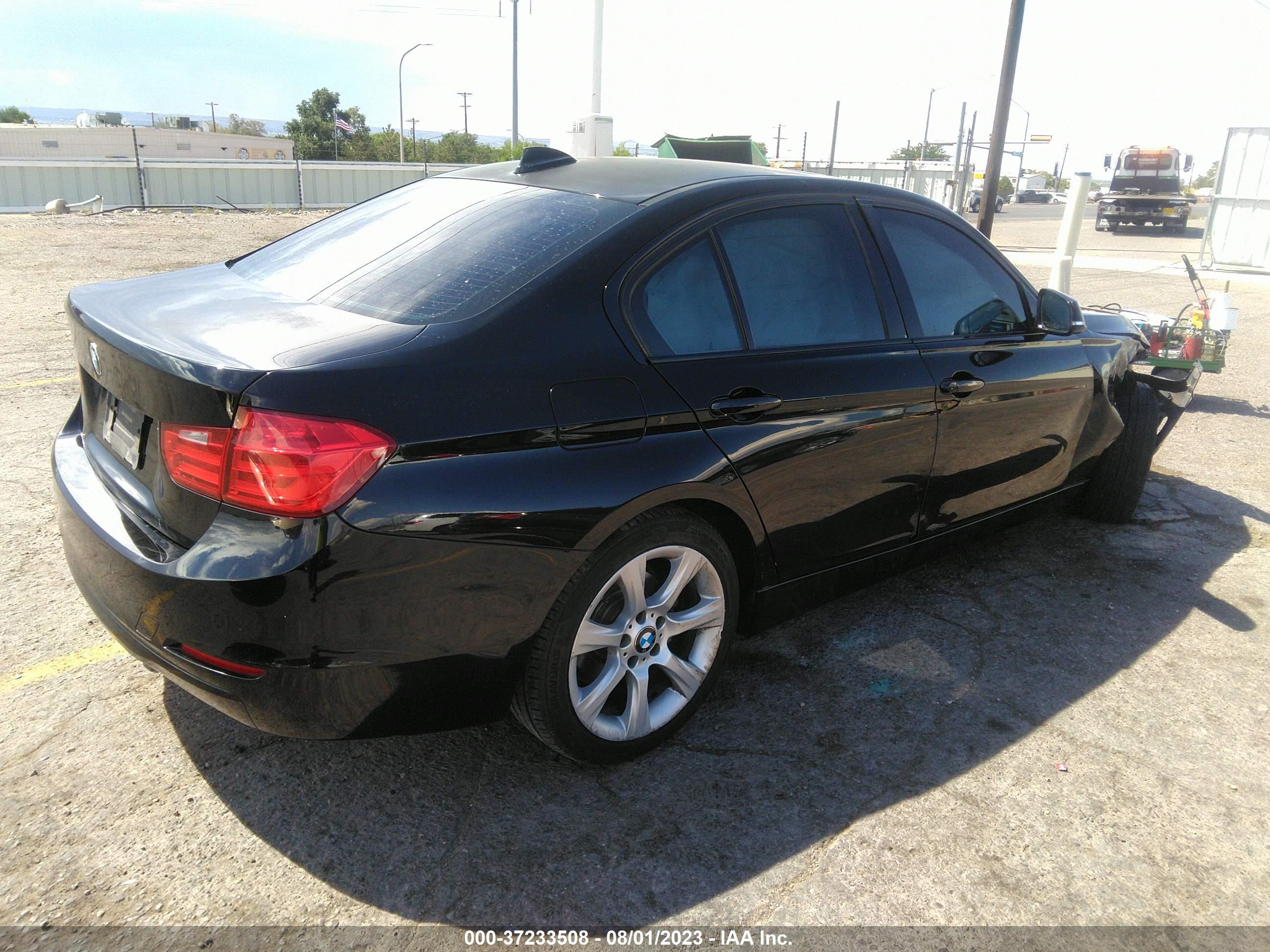 WBA3B1G59FNT06346  bmw 3 series 2015 IMG 3