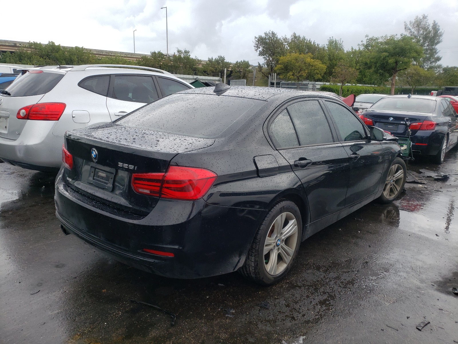 WBA8E9C56GK603739  bmw  2016 IMG 3